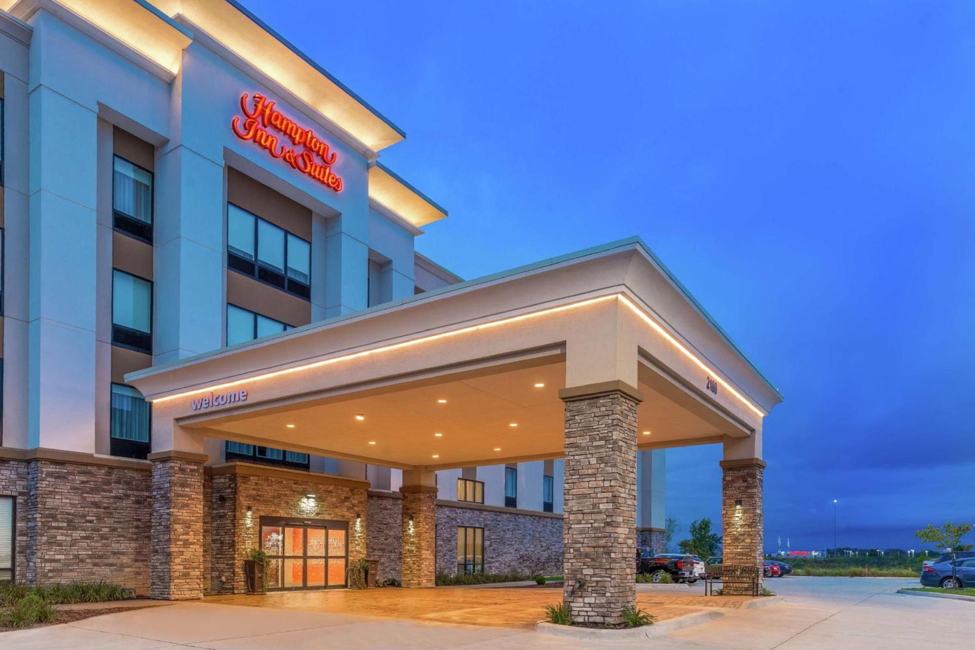 Hampton Inn and Suites Ames, IA photo 5