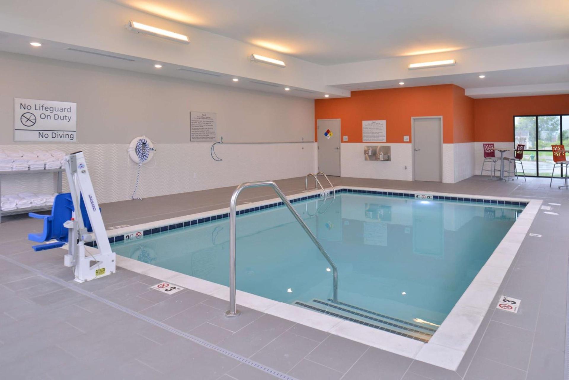 Hampton Inn and Suites Ames, IA photo 15