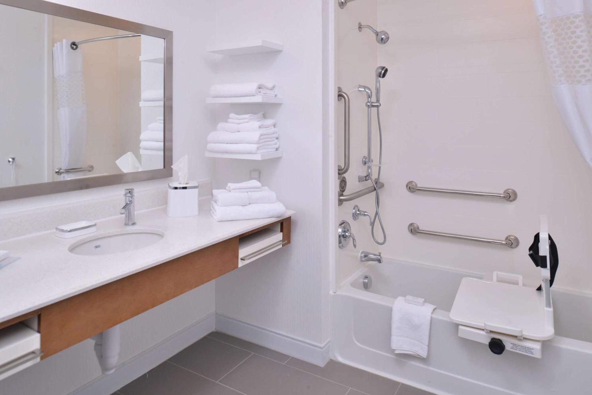 Hampton Inn and Suites Ames, IA photo 32