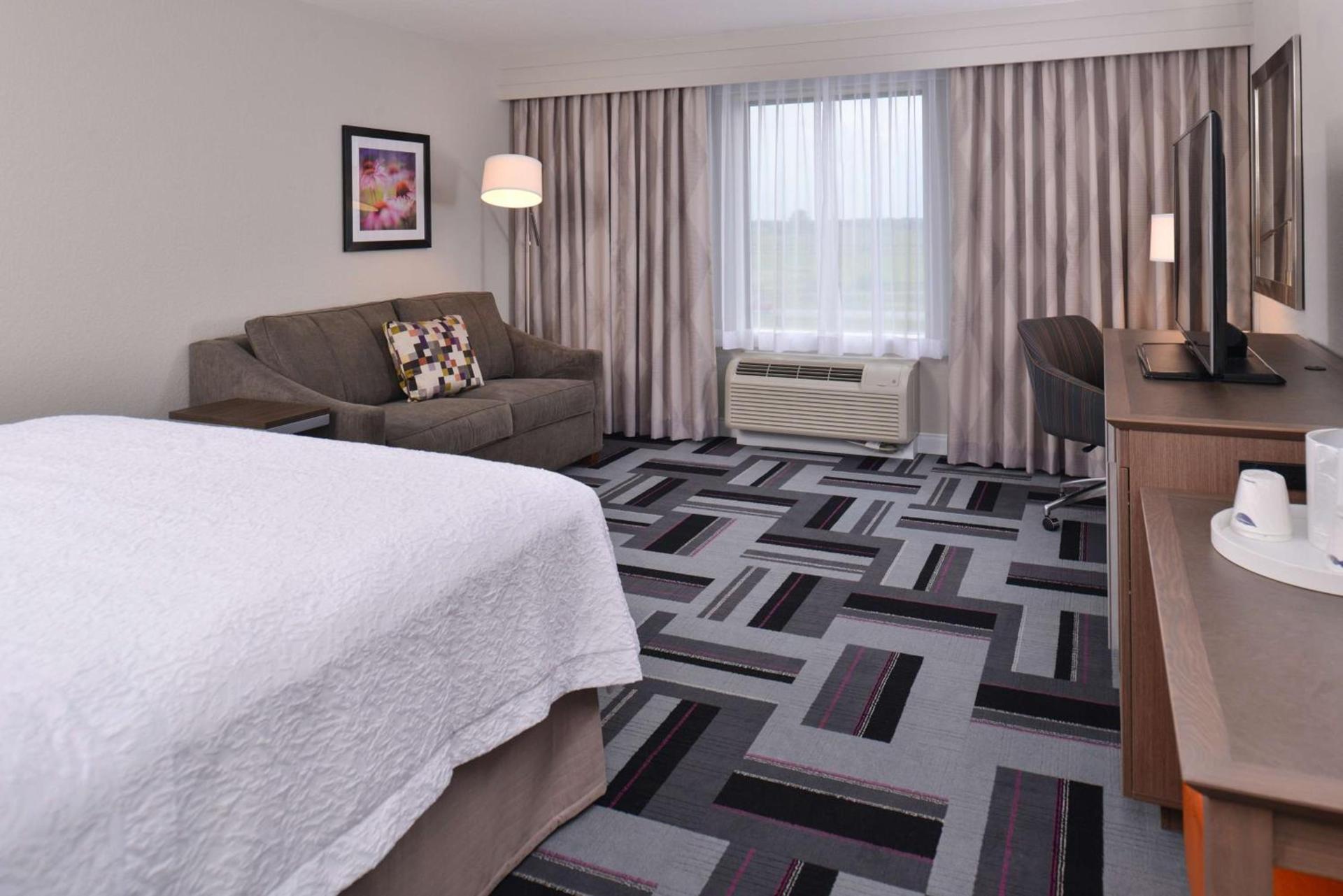 Hampton Inn and Suites Ames, IA photo 37