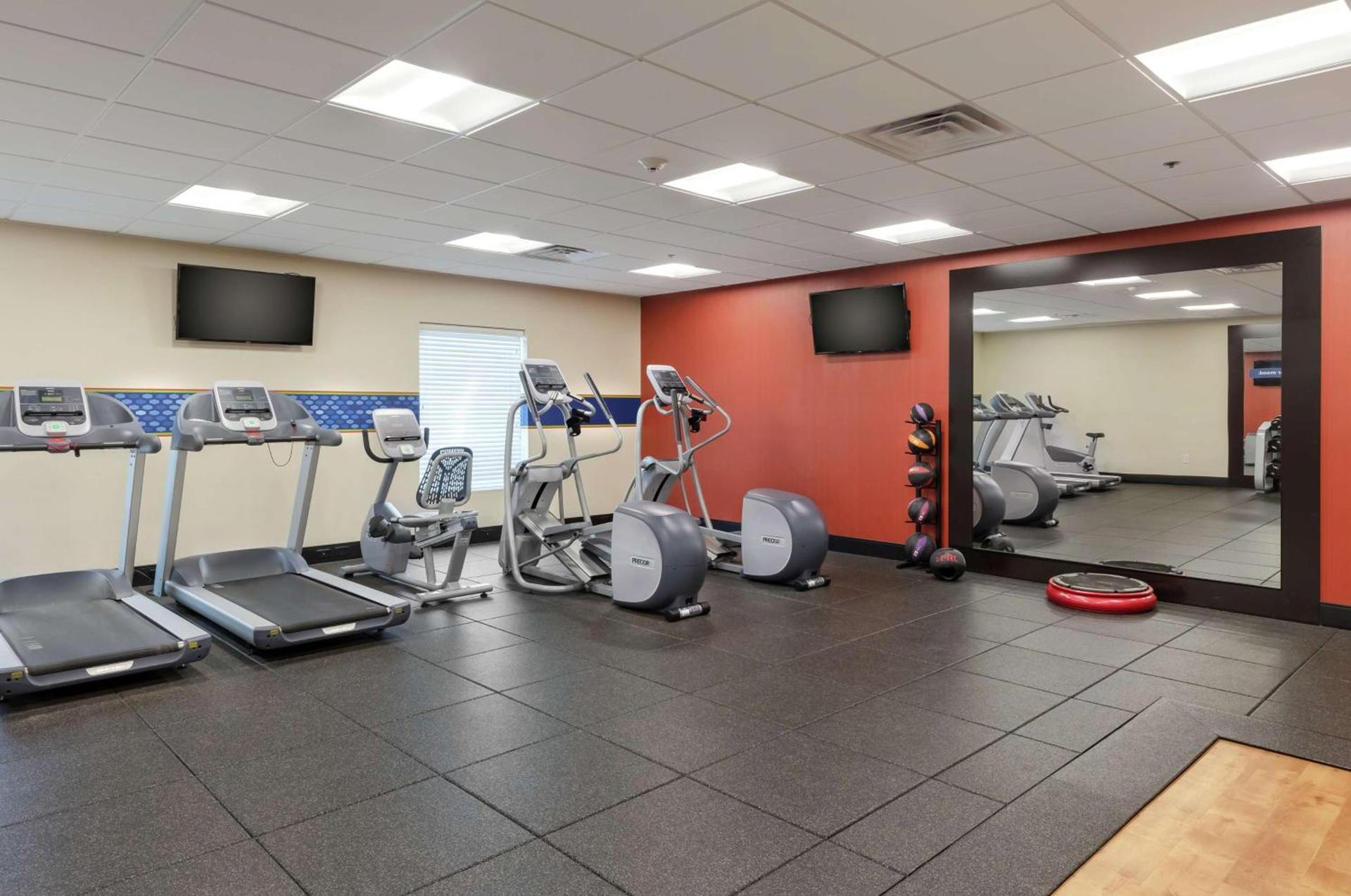 Hampton Inn Emerson - Lakepoint, Ga photo 22