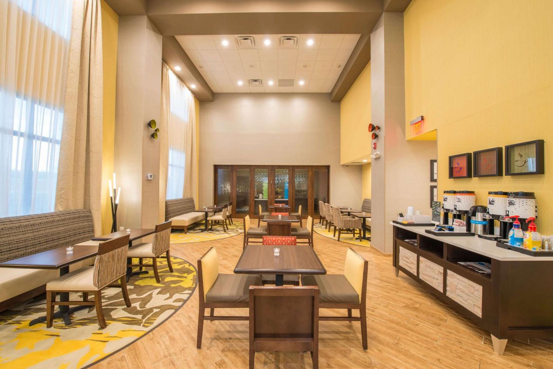Hampton Inn Waynesboro photo 6
