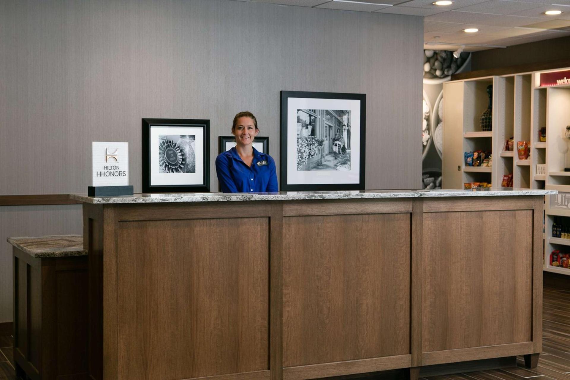 Hampton Inn & Suites Mason City, IA photo 3