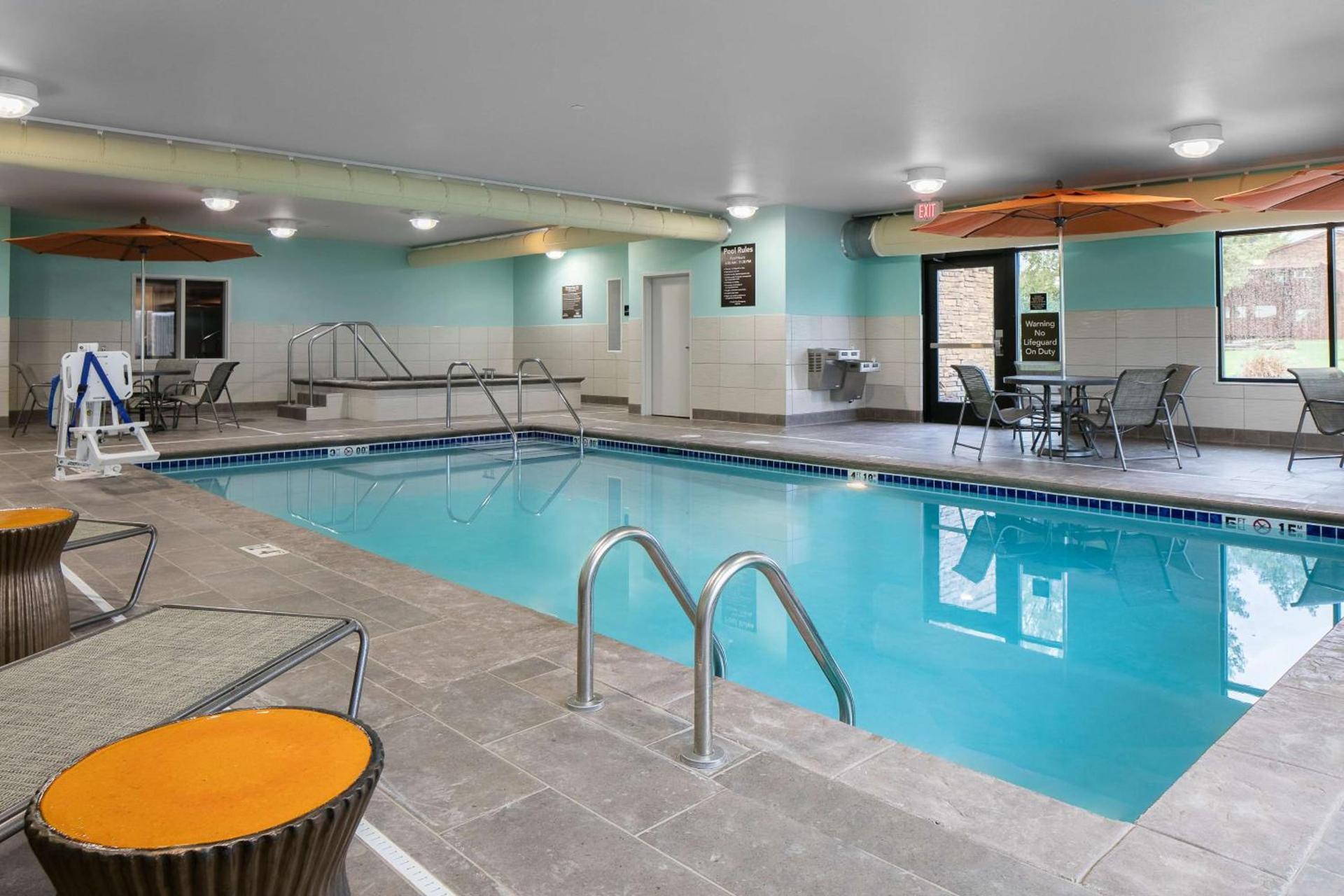 Hampton Inn & Suites Mason City, IA photo 7