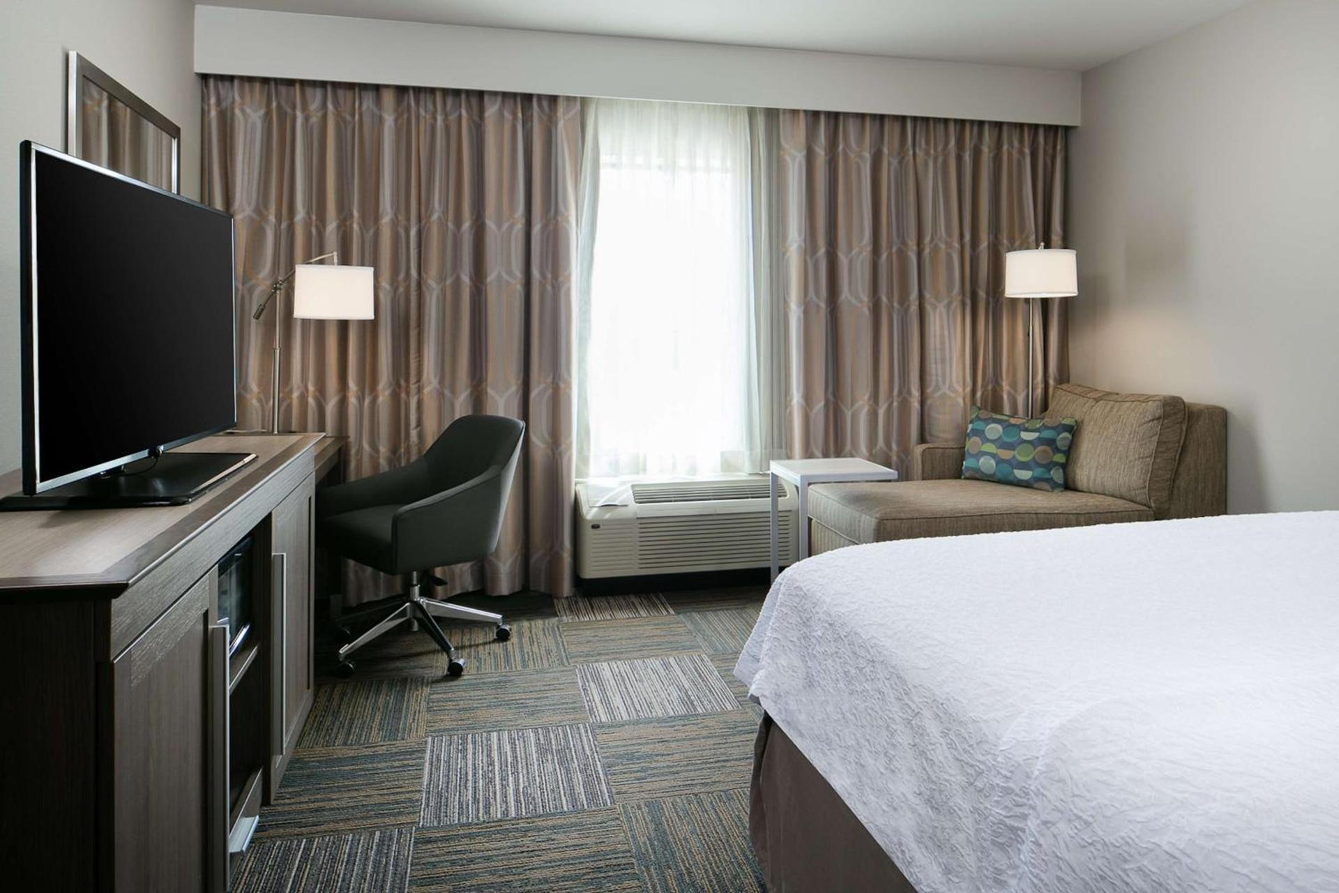 Hampton Inn & Suites Mason City, IA photo 12