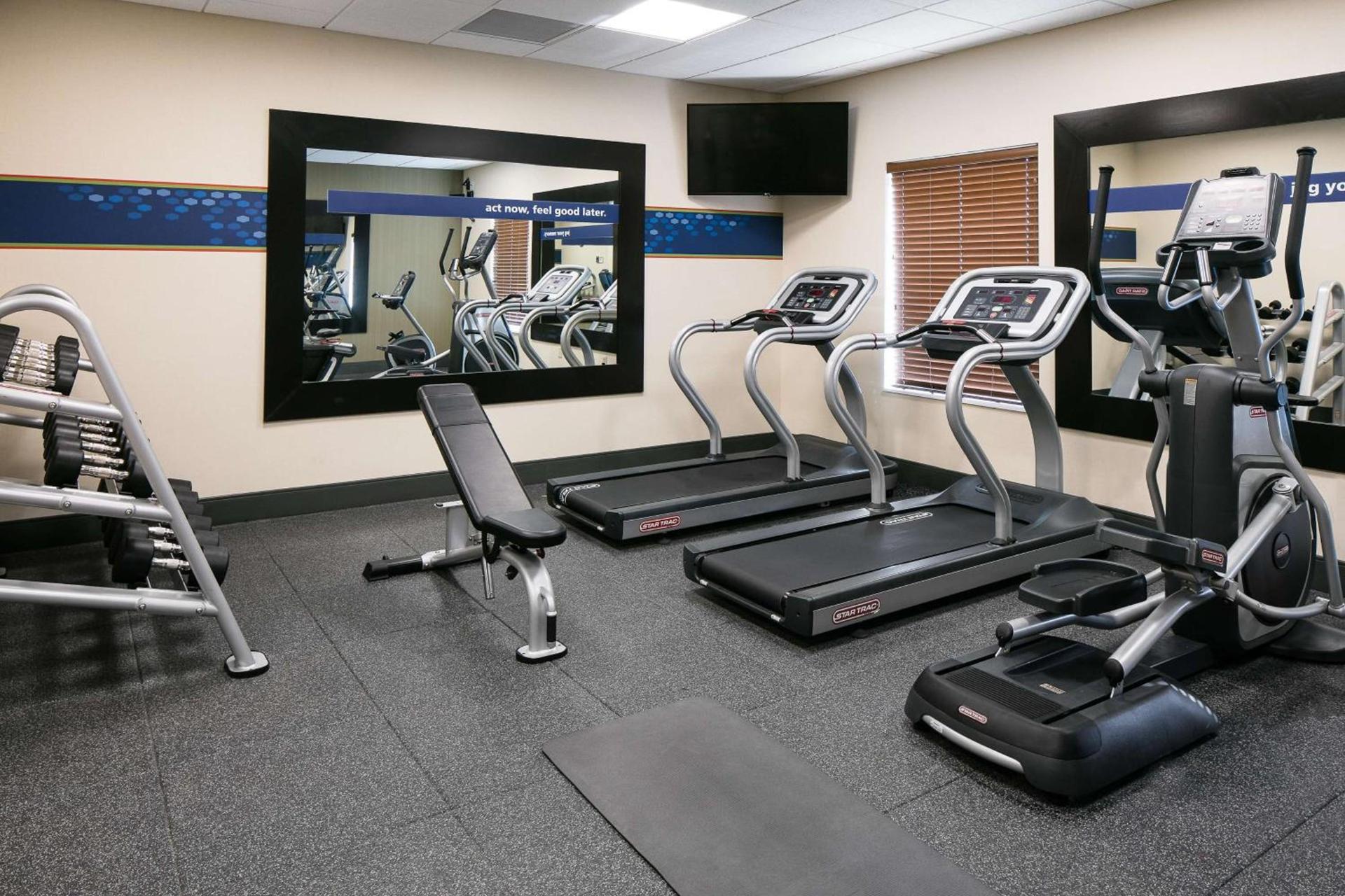 Hampton Inn & Suites Mason City, IA photo 11