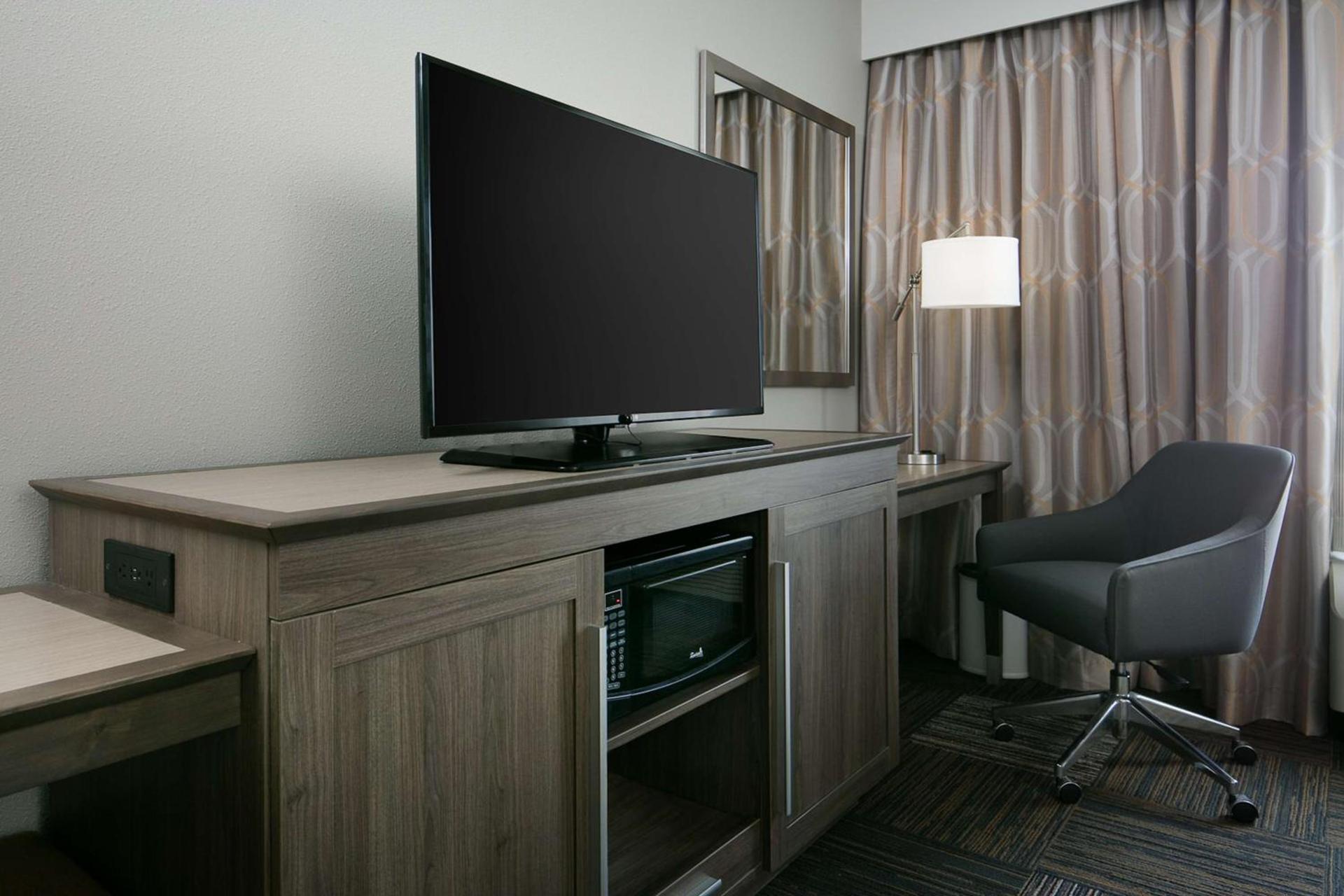 Hampton Inn & Suites Mason City, IA photo 13