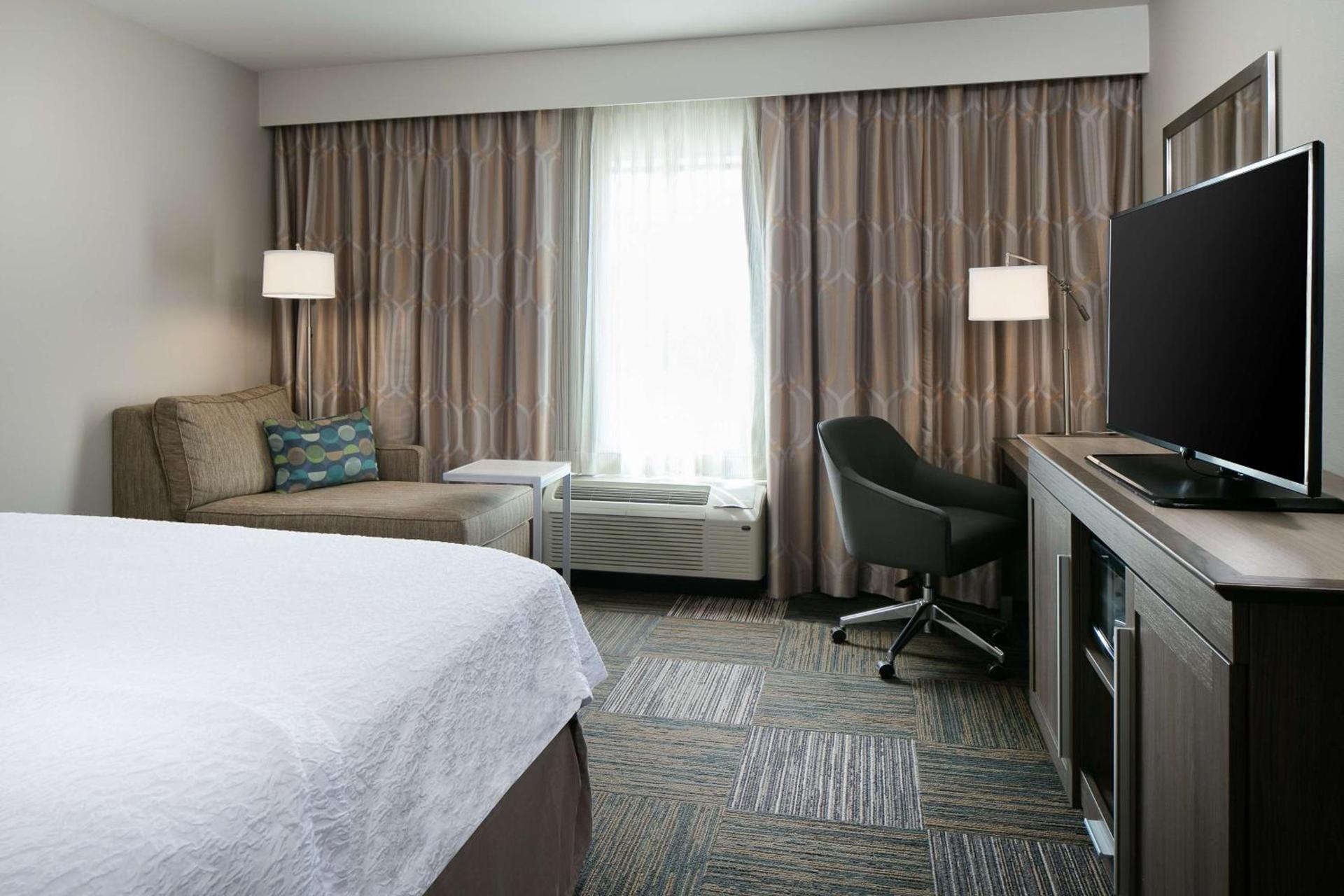 Hampton Inn & Suites Mason City, IA photo 15