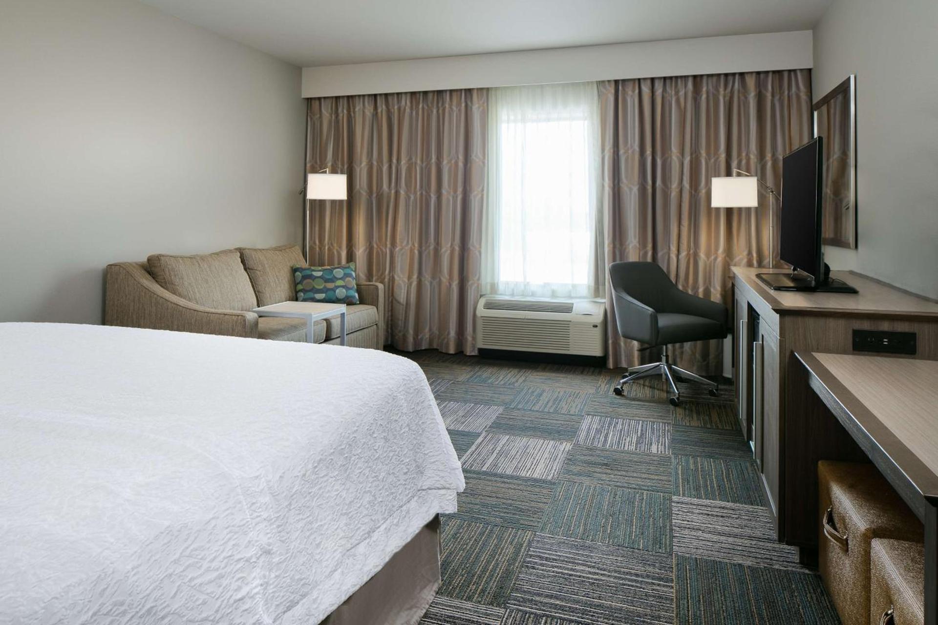 Hampton Inn & Suites Mason City, IA photo 17