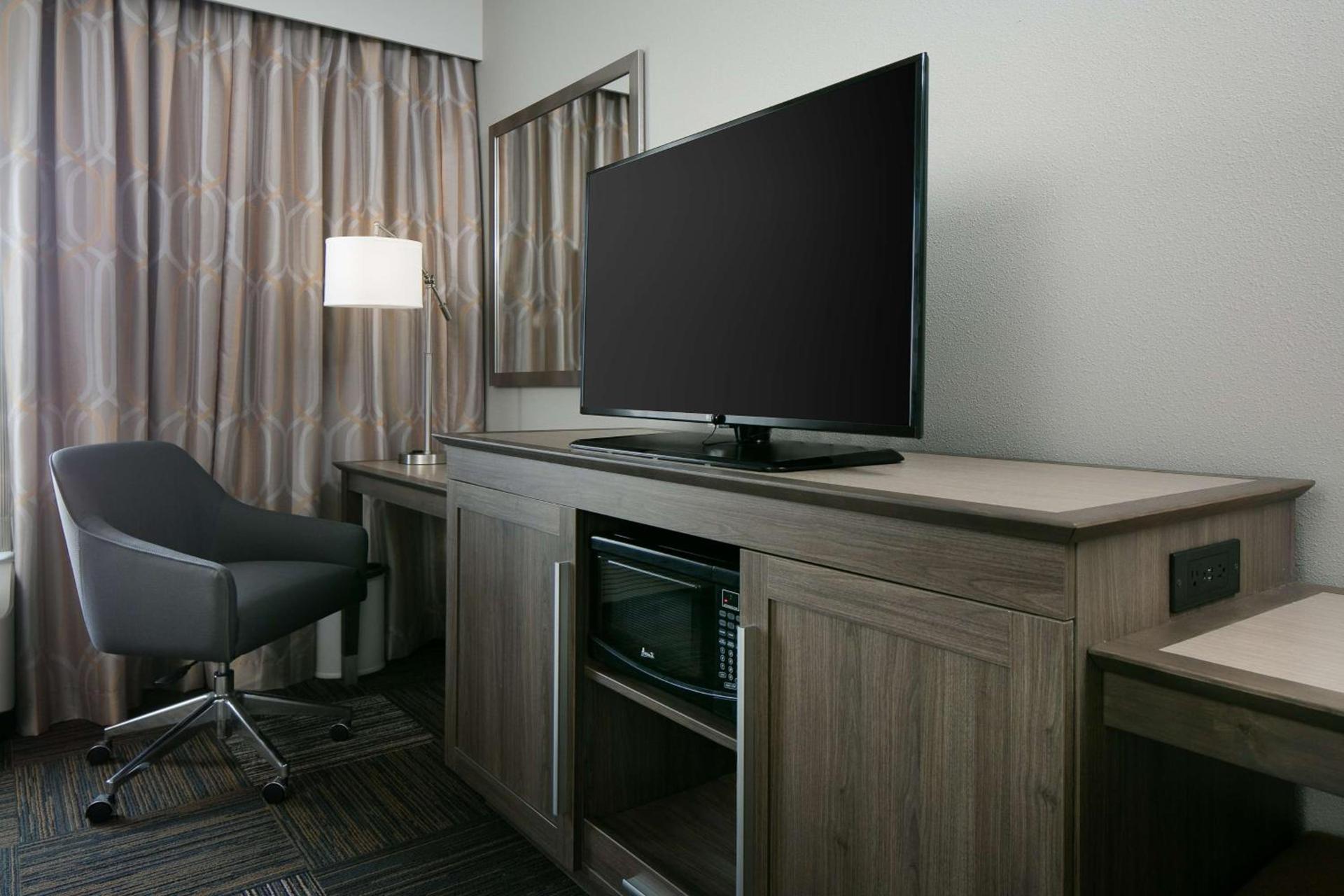 Hampton Inn & Suites Mason City, IA photo 26