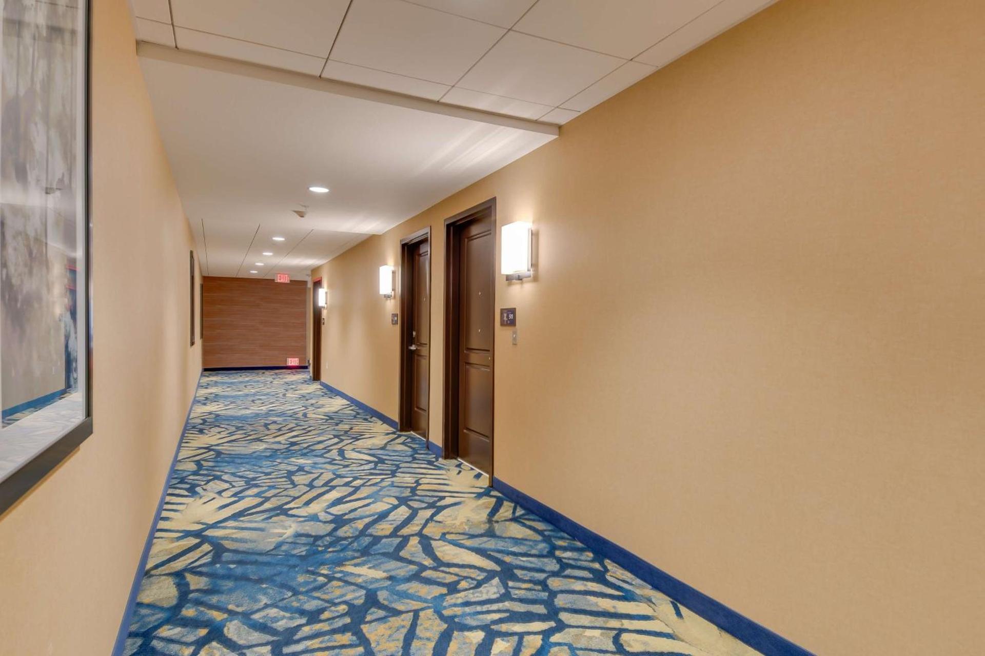 Hampton Inn & Suites Los Angeles - Glendale photo 10