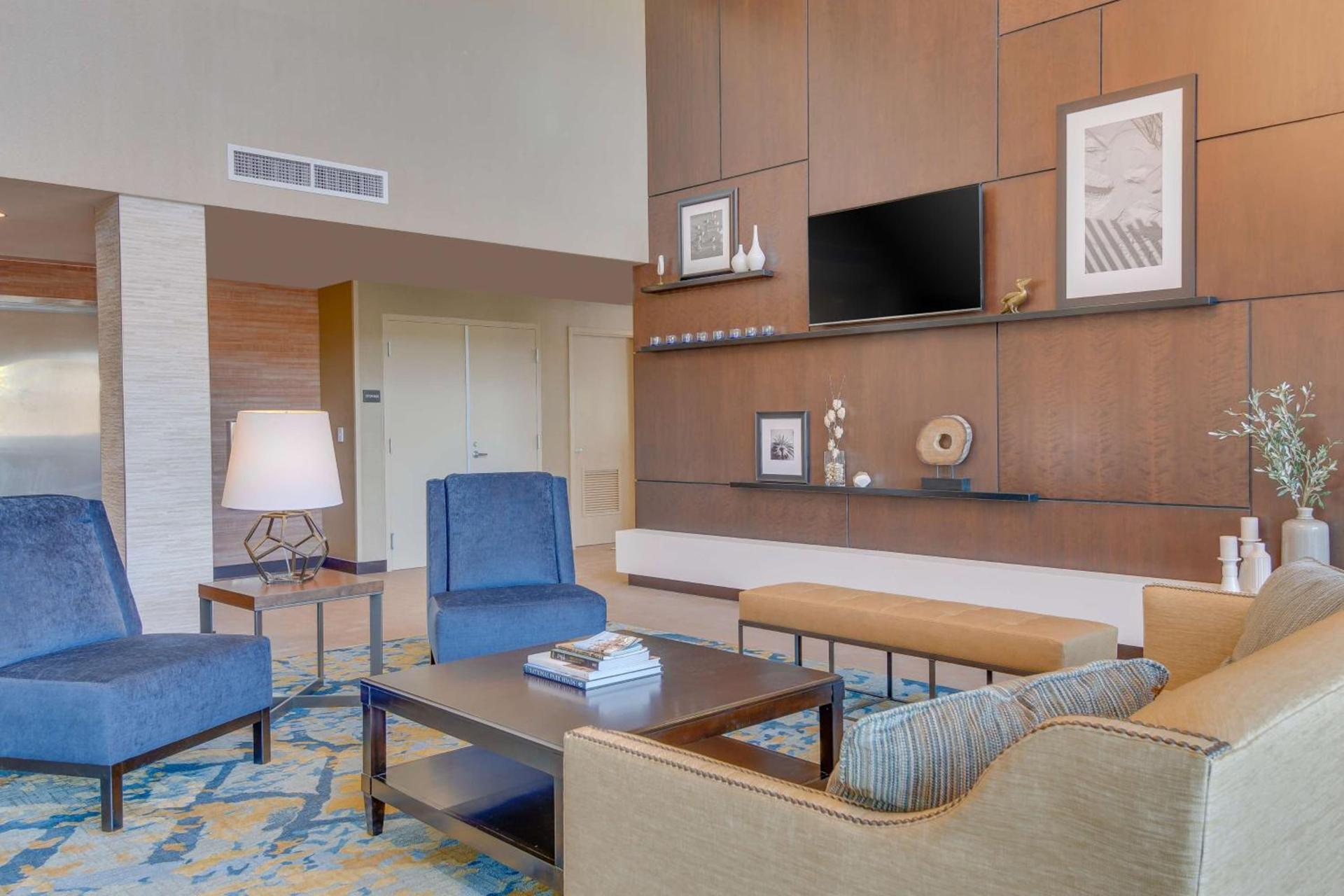 Hampton Inn & Suites Los Angeles - Glendale photo 11