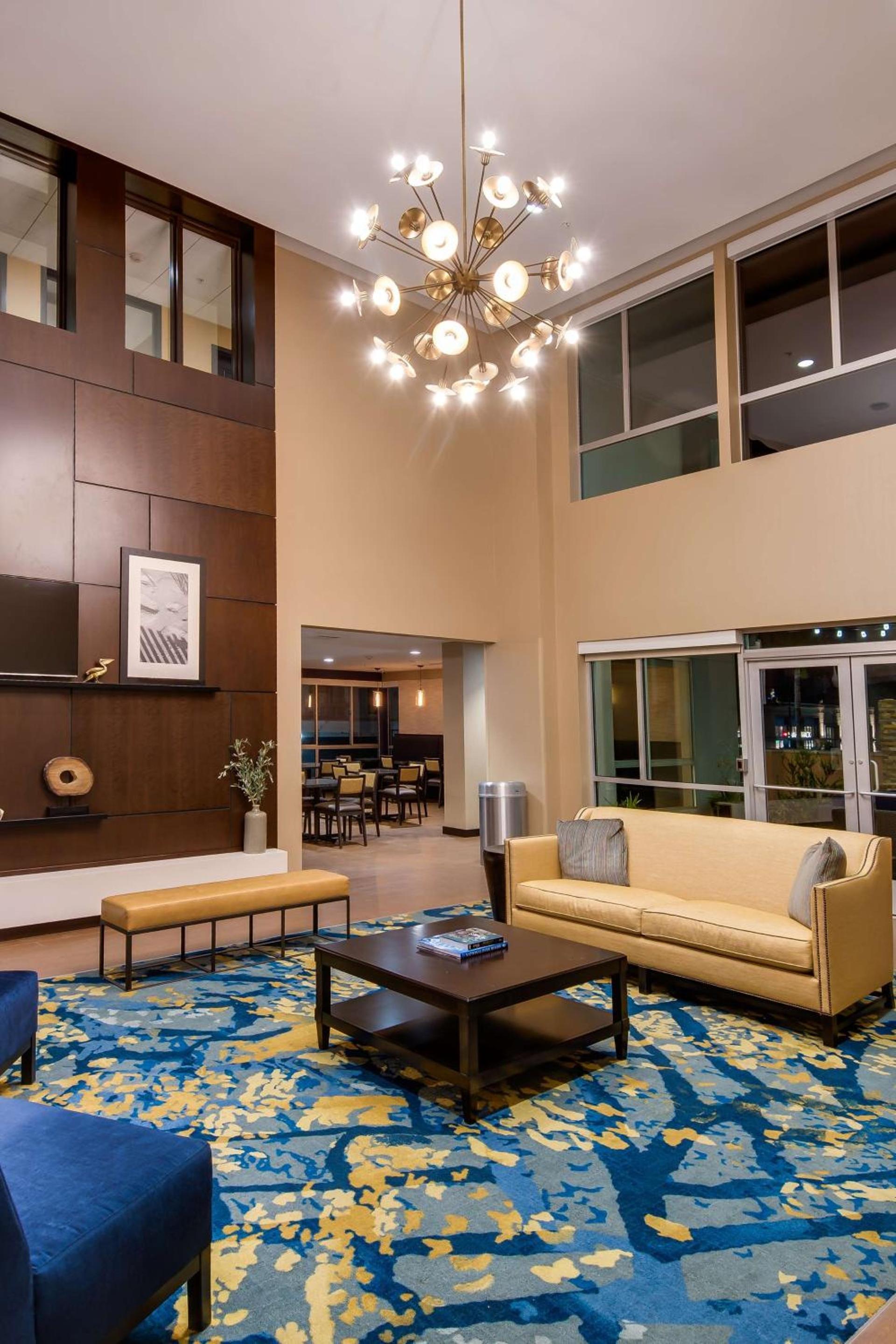 Hampton Inn & Suites Los Angeles - Glendale photo 13