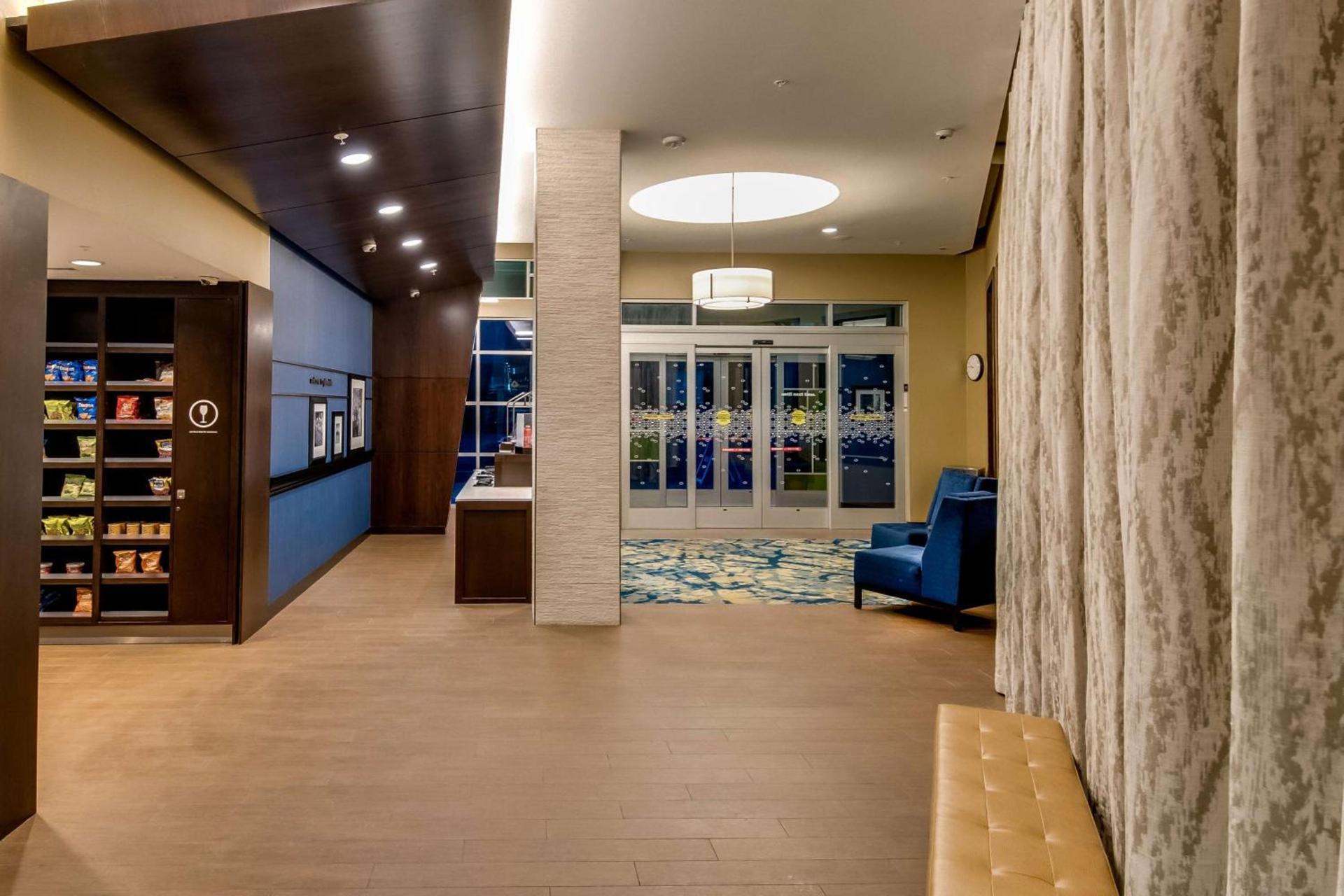 Hampton Inn & Suites Los Angeles - Glendale photo 16