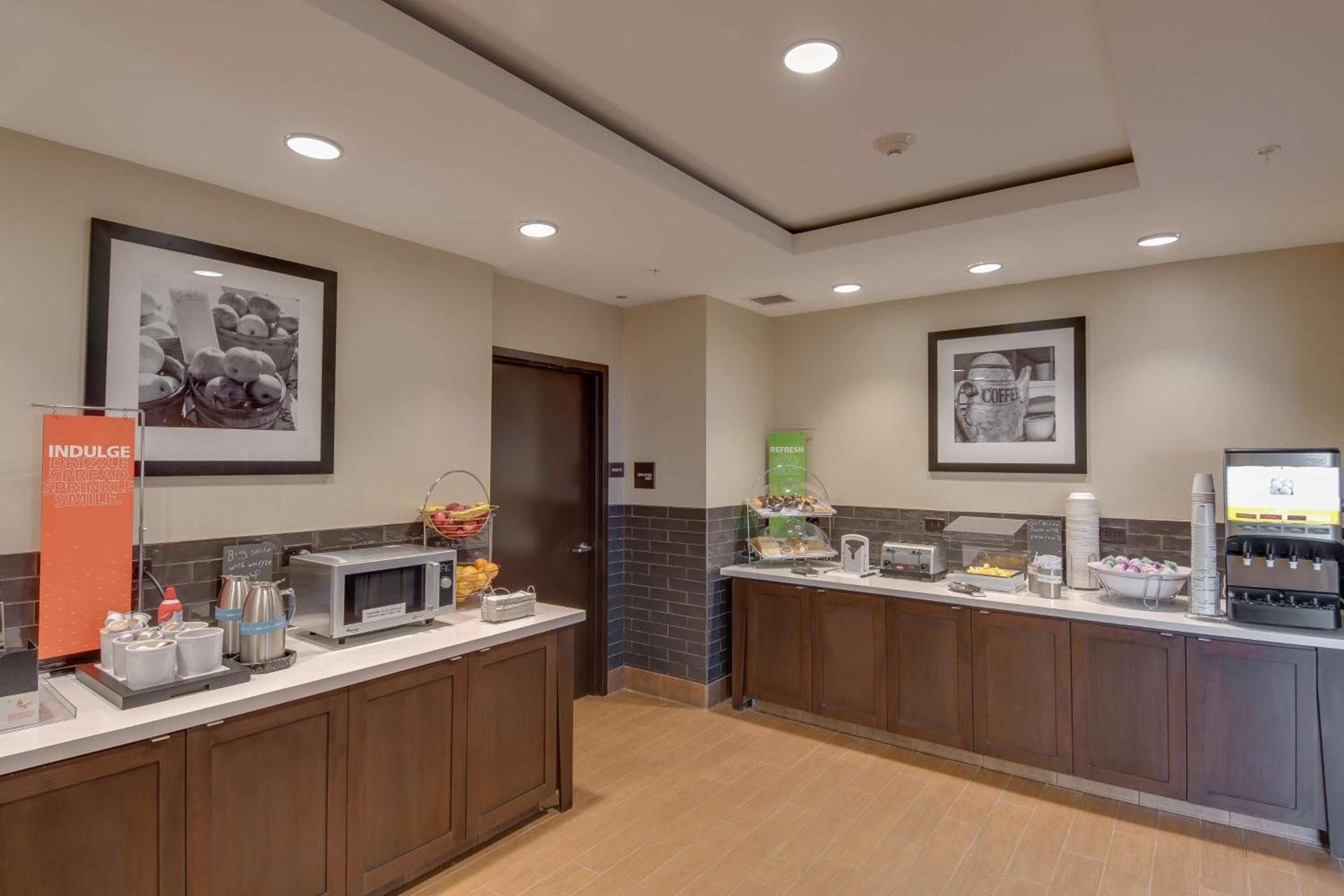 Hampton Inn & Suites Los Angeles - Glendale photo 20