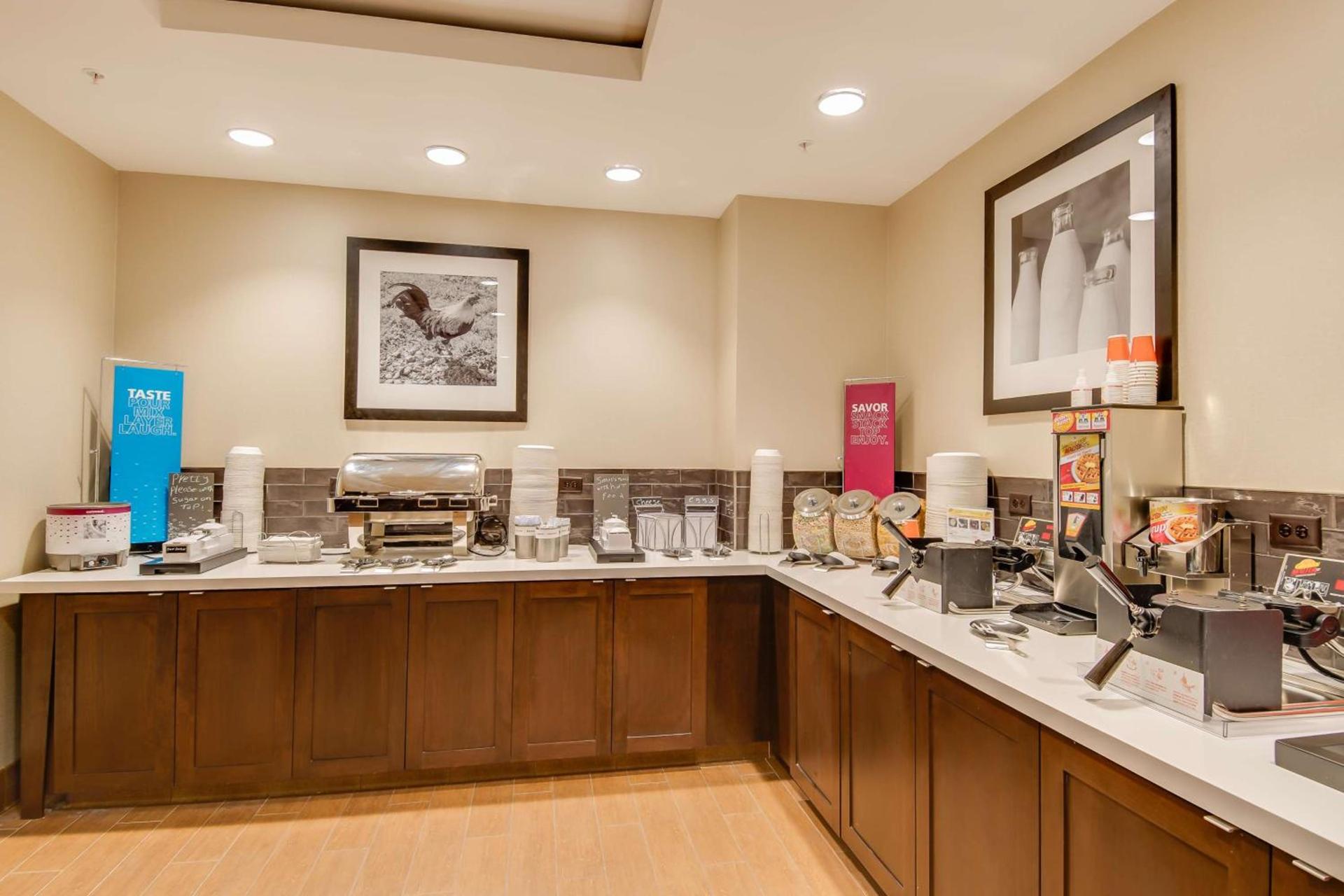 Hampton Inn & Suites Los Angeles - Glendale photo 27