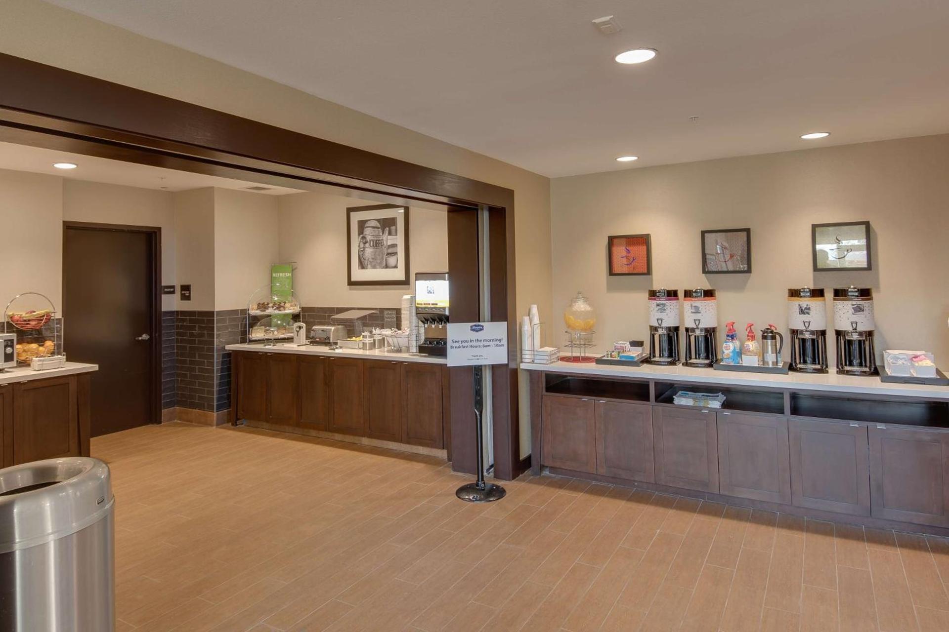 Hampton Inn & Suites Los Angeles - Glendale photo 29