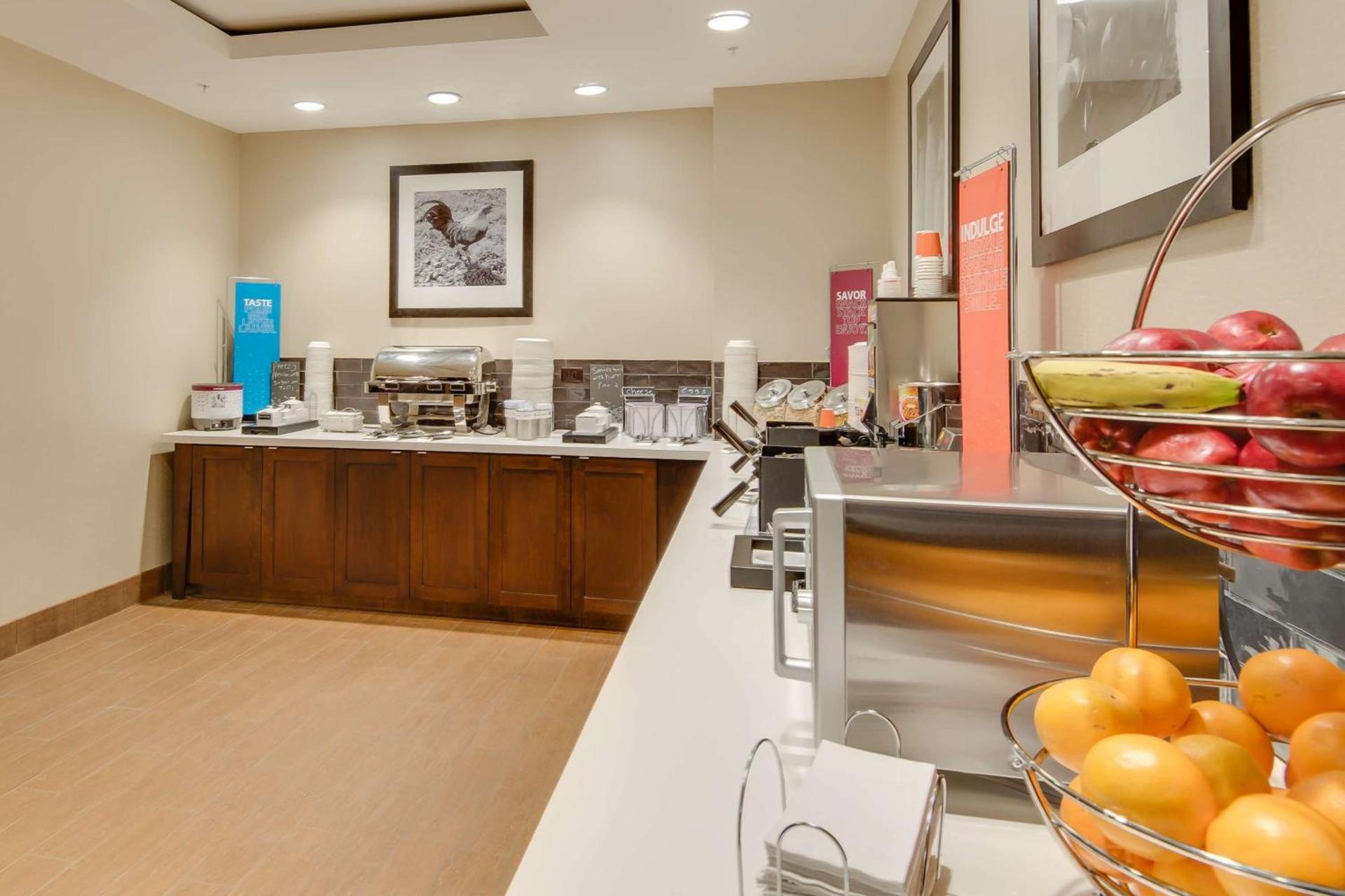 Hampton Inn & Suites Los Angeles - Glendale photo 25