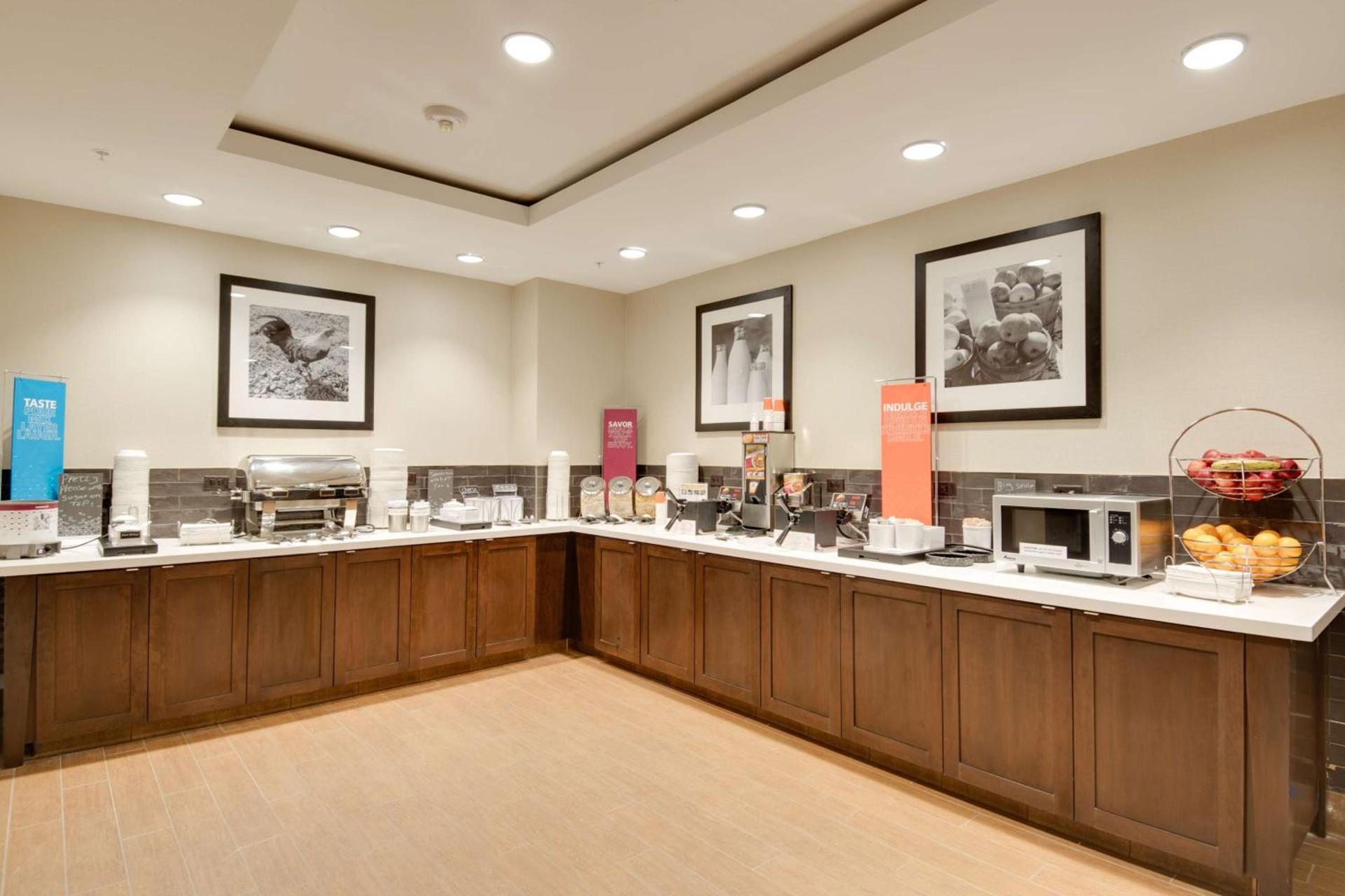 Hampton Inn & Suites Los Angeles - Glendale photo 31