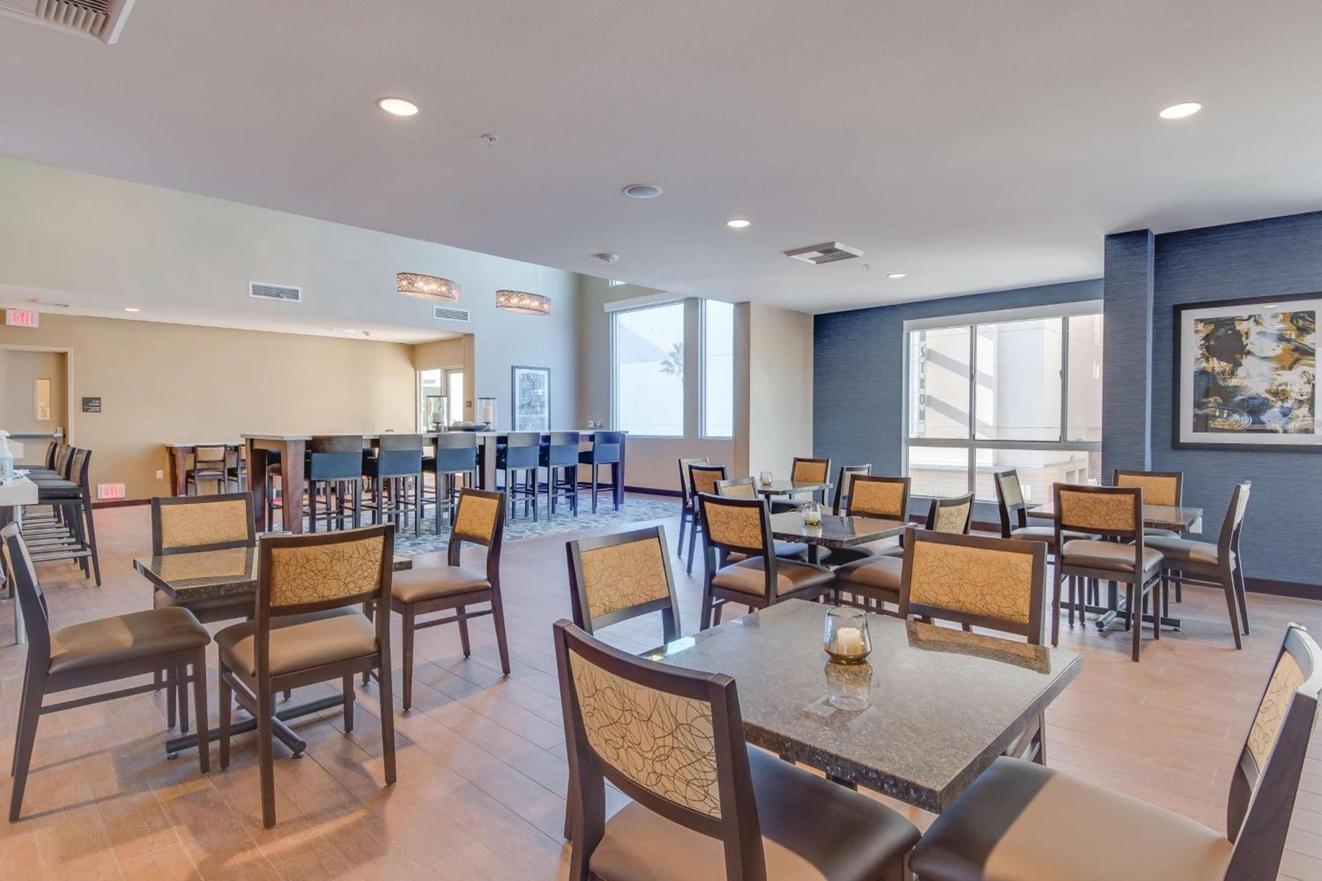 Hampton Inn & Suites Los Angeles - Glendale photo 30