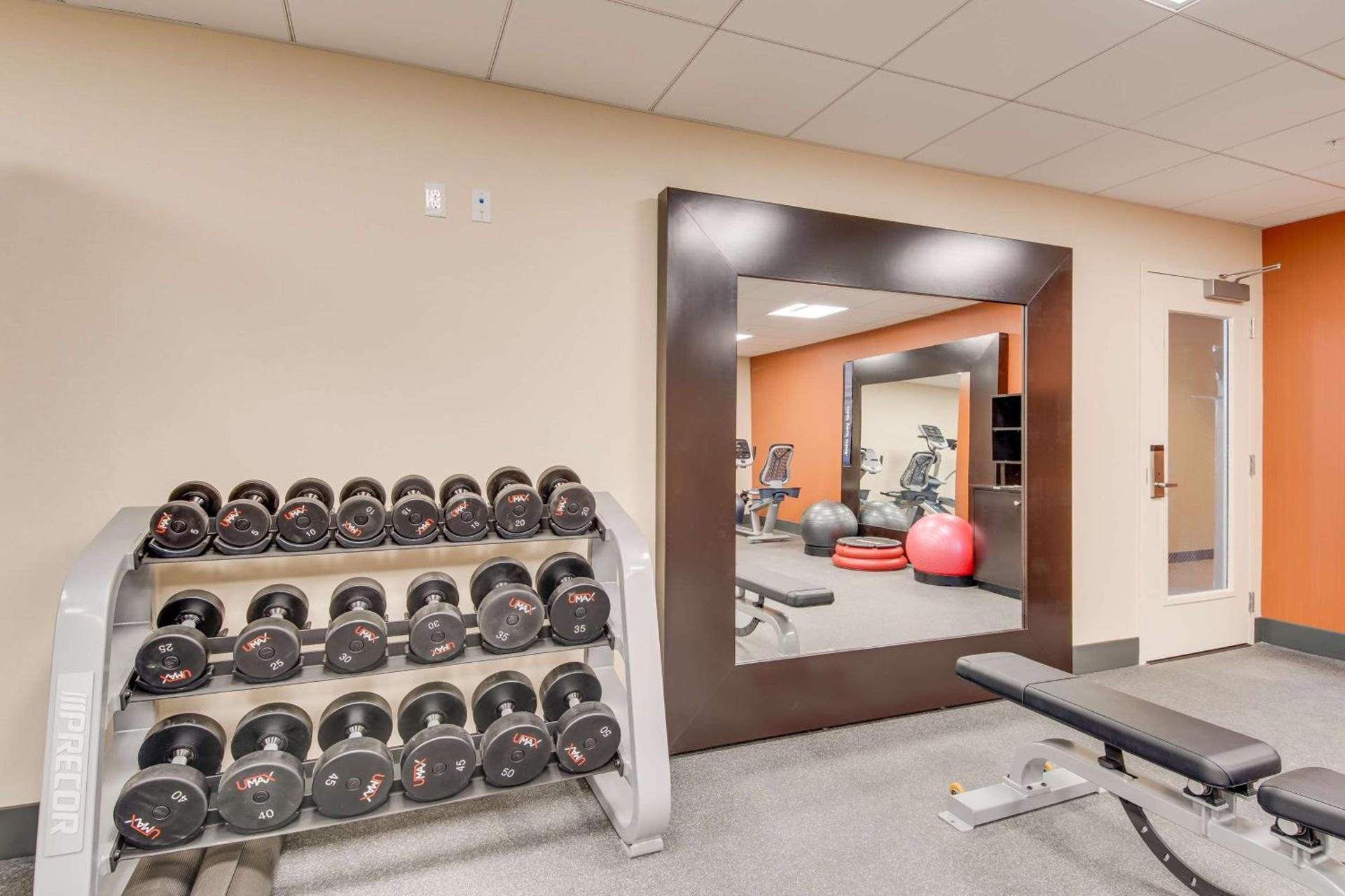 Hampton Inn & Suites Los Angeles - Glendale photo 33