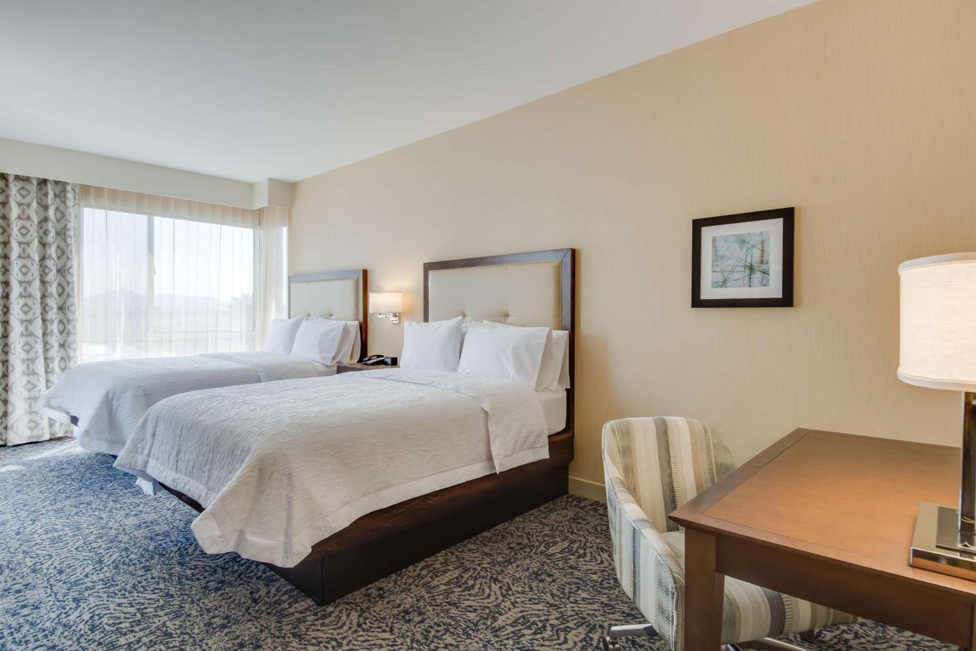 Hampton Inn & Suites Los Angeles - Glendale photo 40