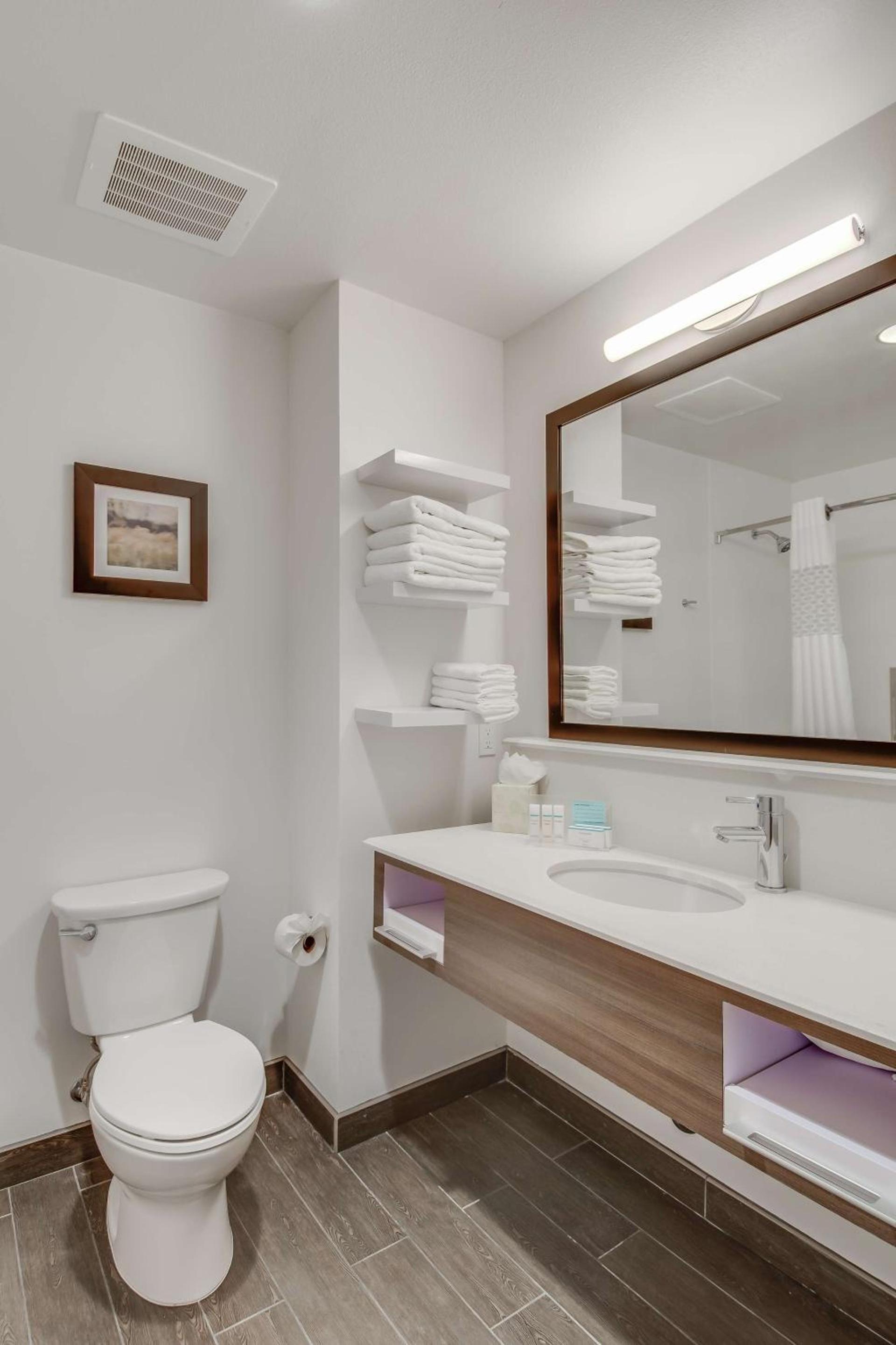 Hampton Inn & Suites Los Angeles - Glendale photo 39