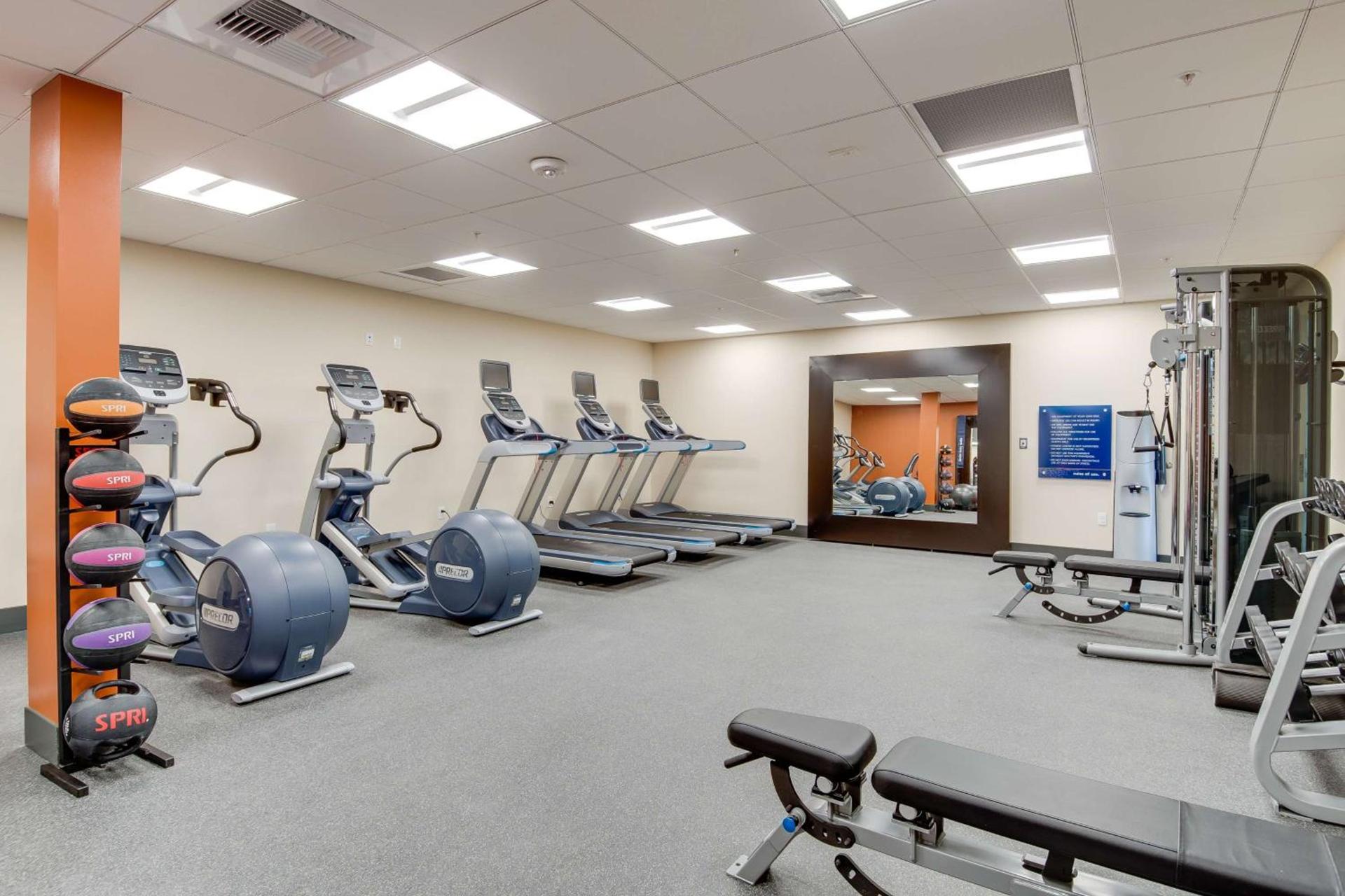Hampton Inn & Suites Los Angeles - Glendale photo 38