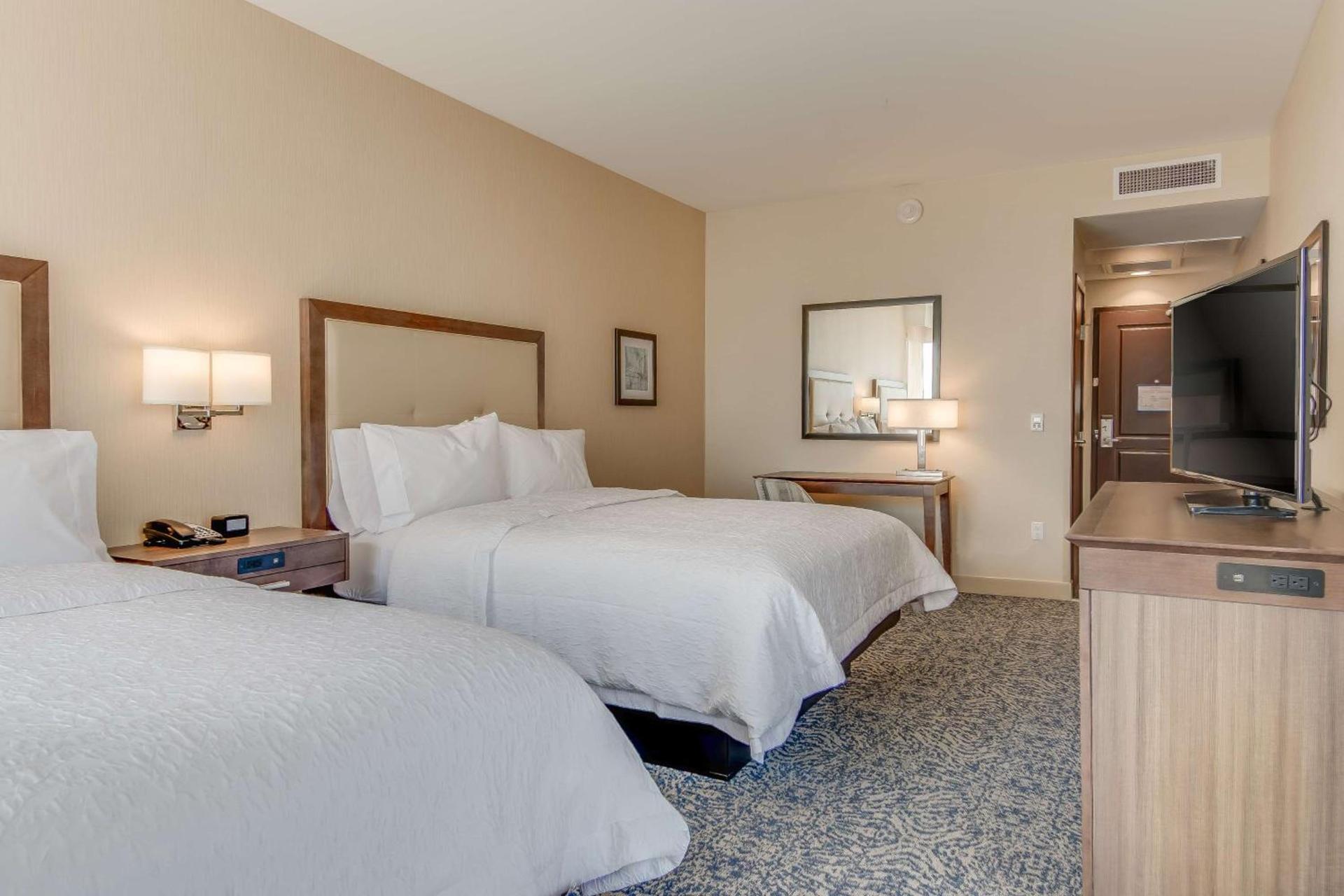 Hampton Inn & Suites Los Angeles - Glendale photo 41