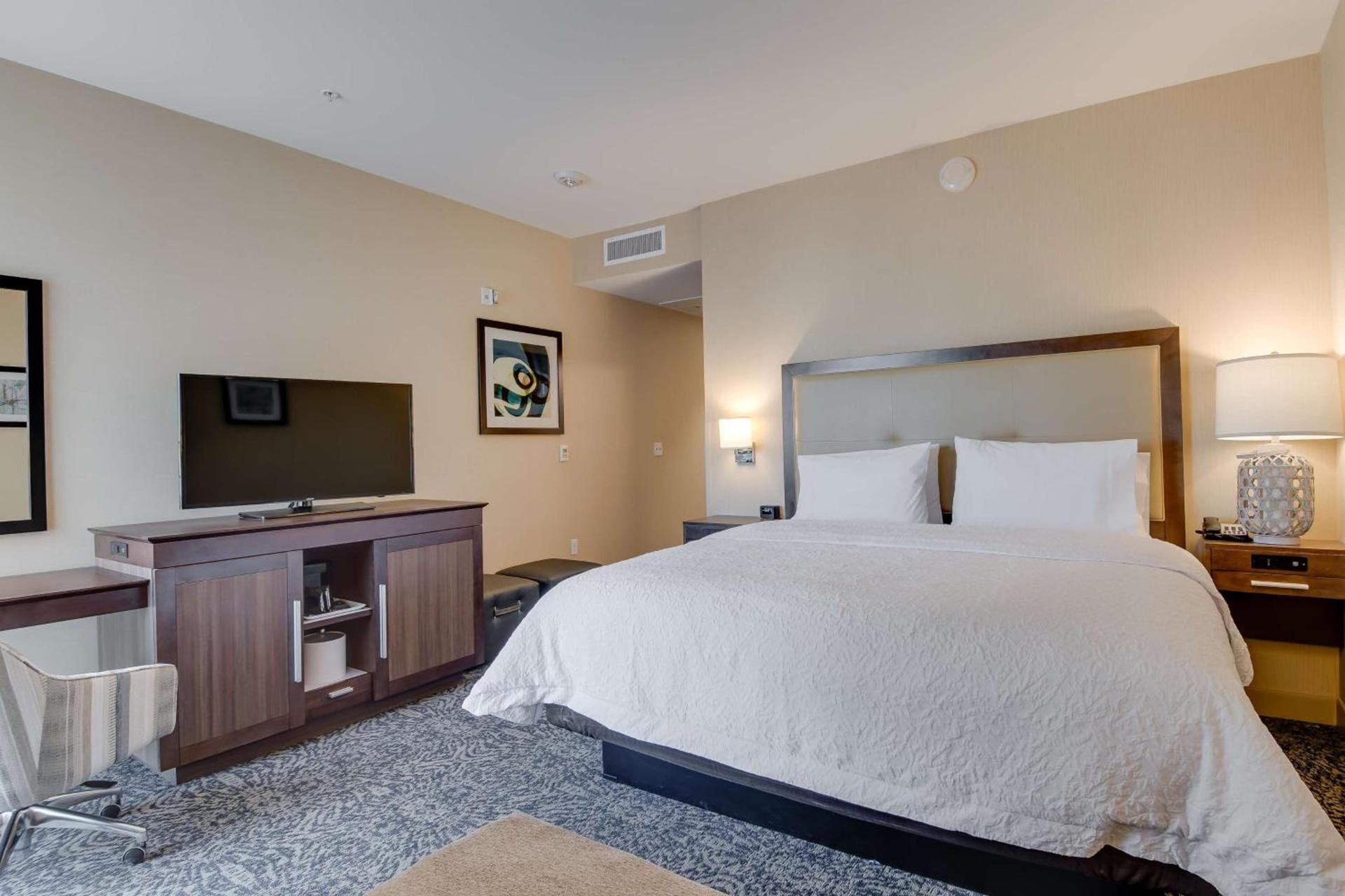 Hampton Inn & Suites Los Angeles - Glendale photo 45