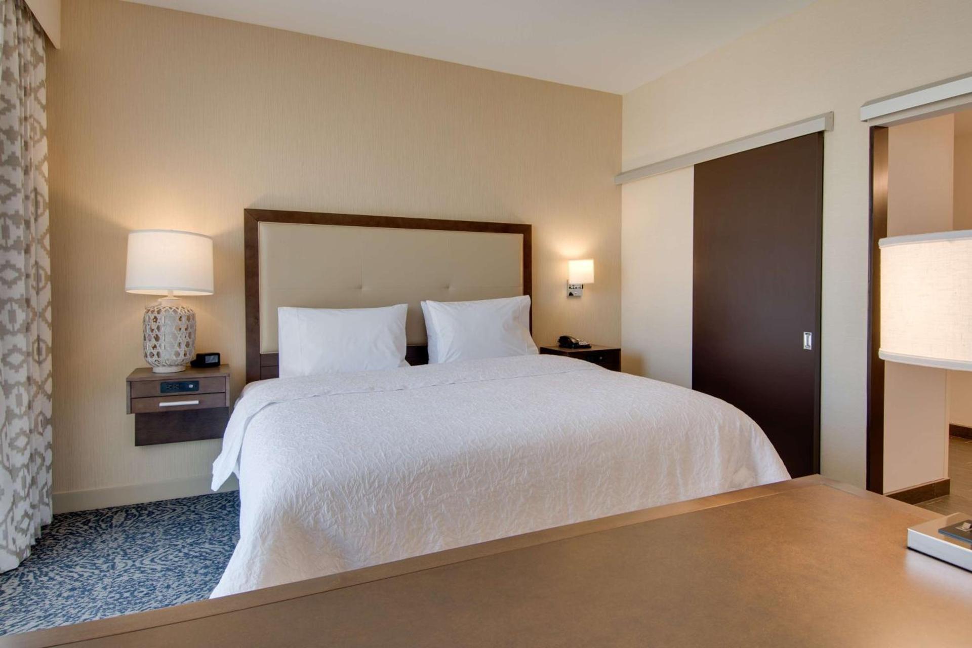Hampton Inn & Suites Los Angeles - Glendale photo 47