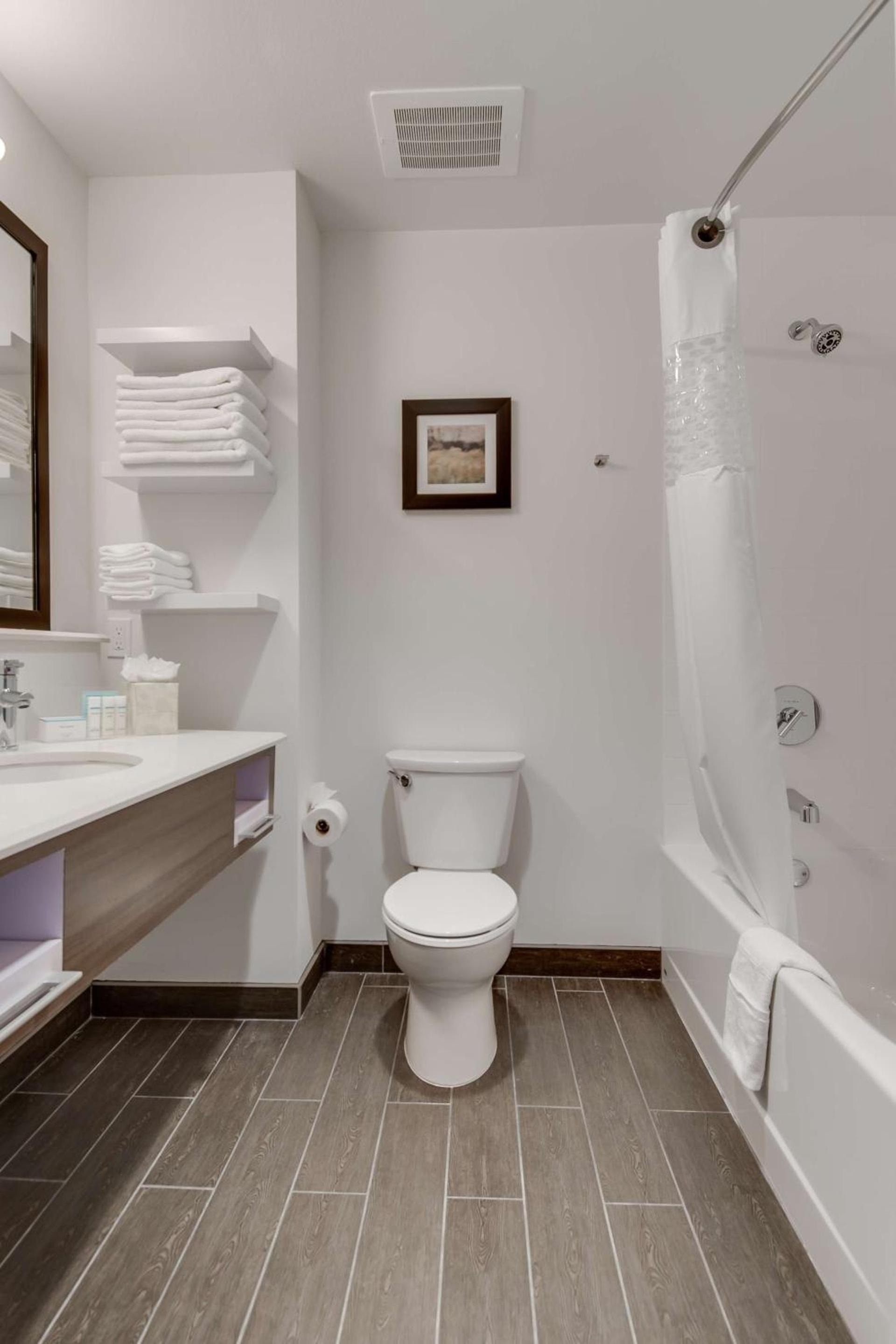 Hampton Inn & Suites Los Angeles - Glendale photo 50
