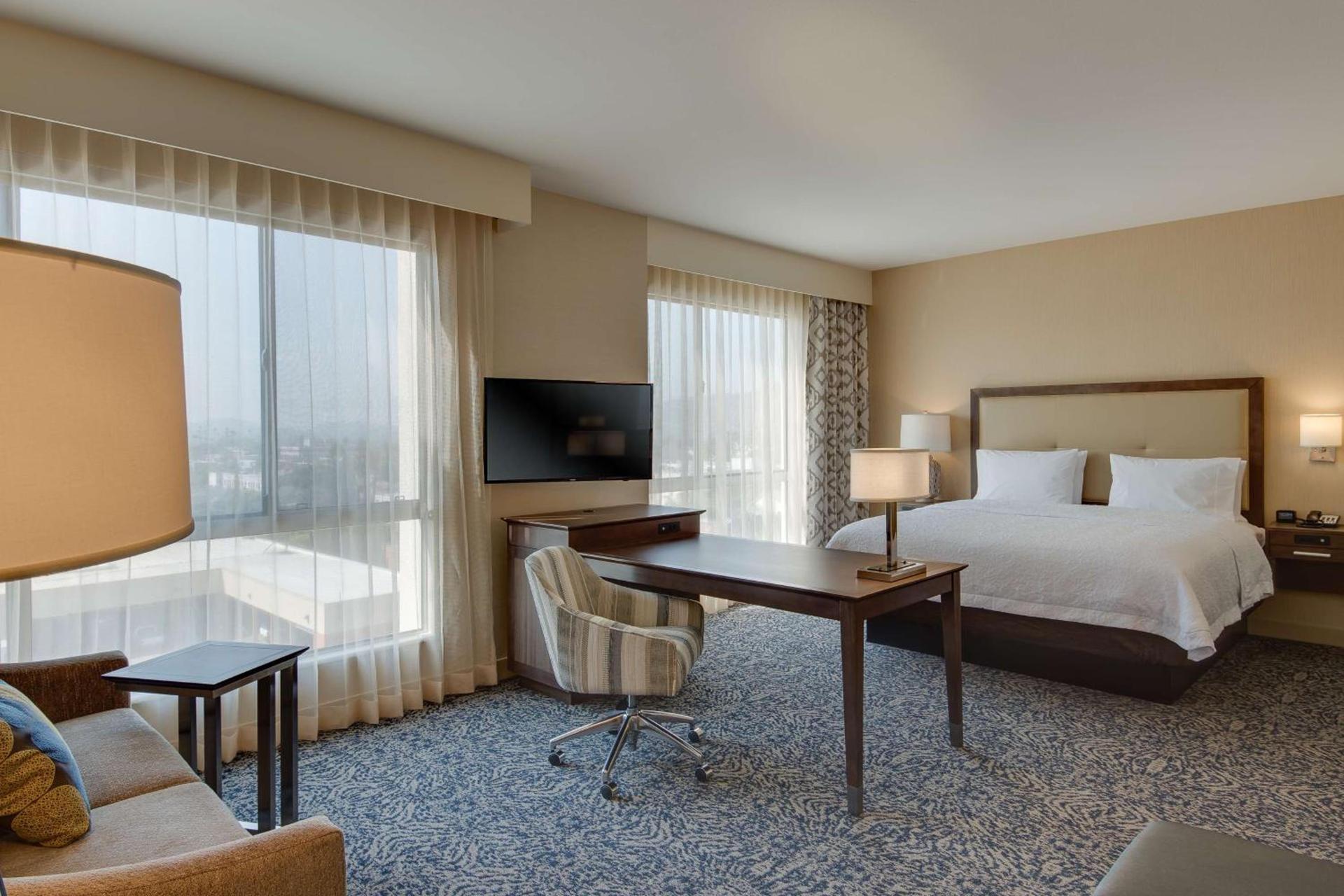 Hampton Inn & Suites Los Angeles - Glendale photo 52