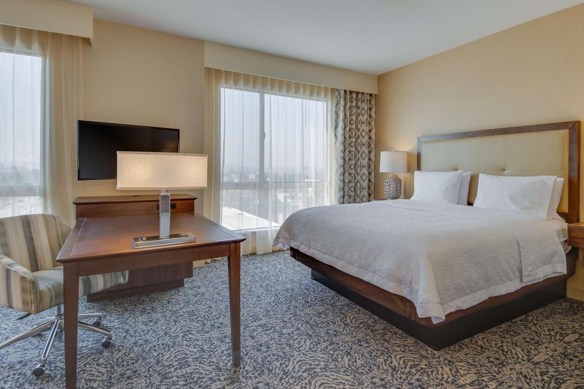 Hampton Inn & Suites Los Angeles - Glendale photo 56