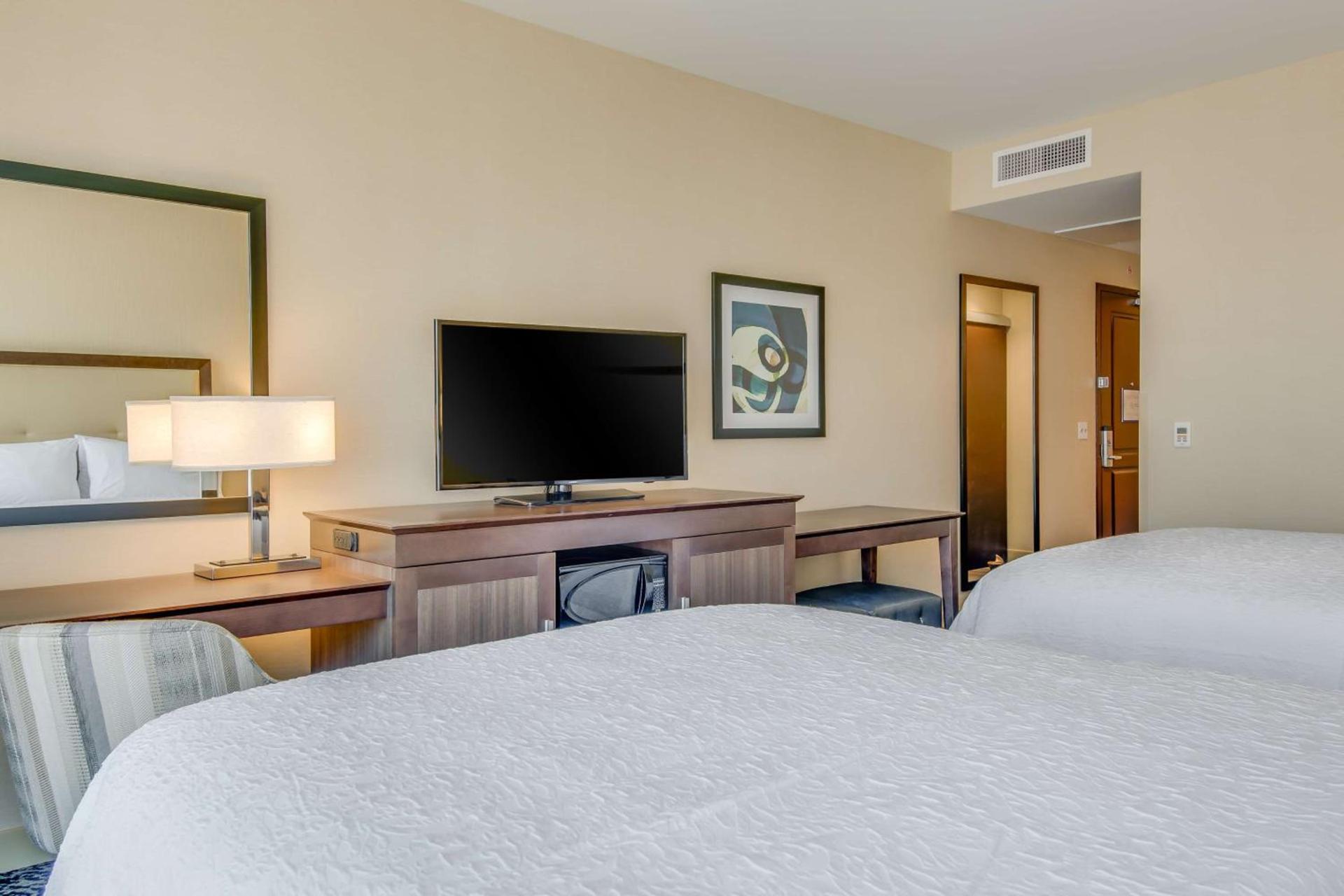 Hampton Inn & Suites Los Angeles - Glendale photo 57