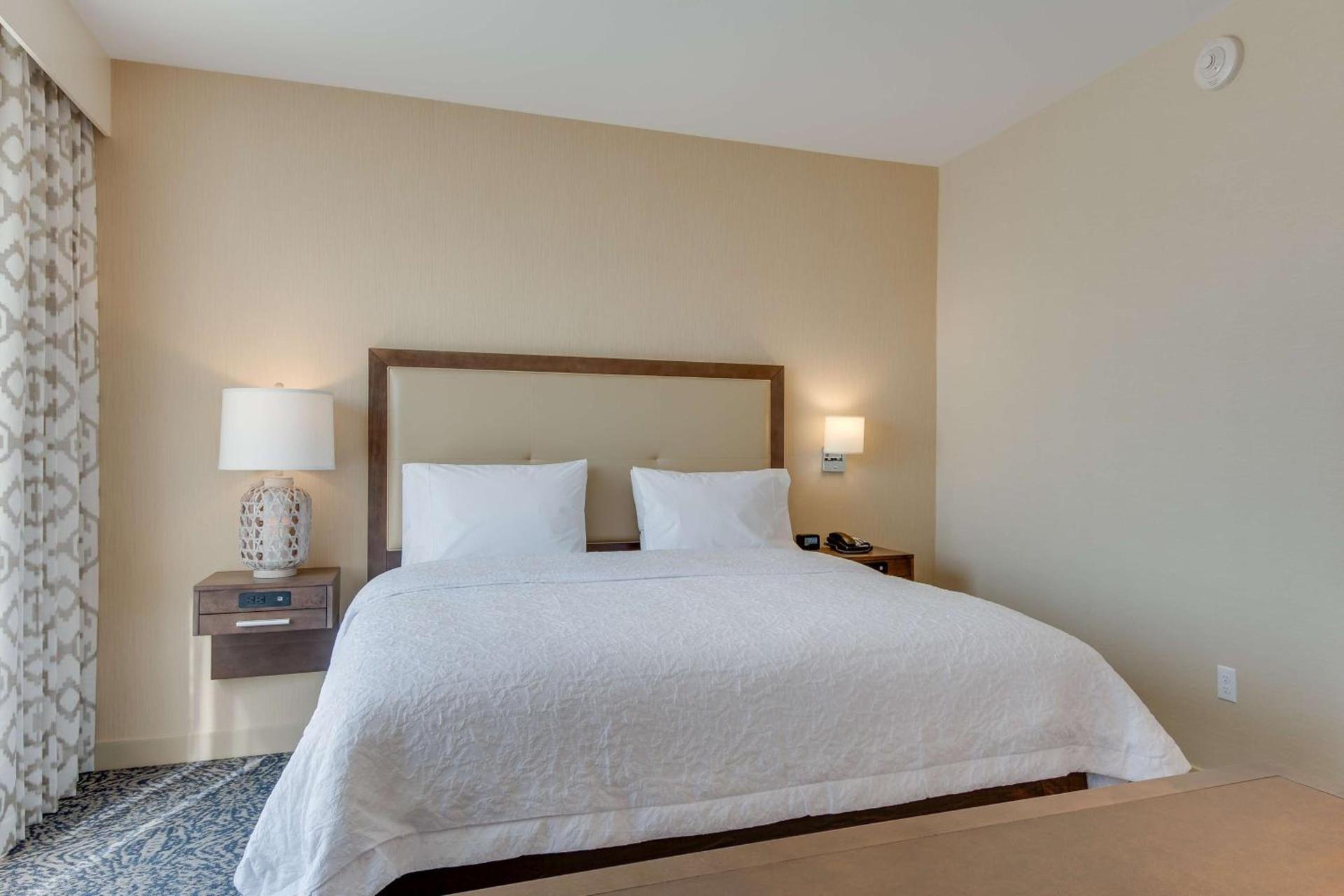 Hampton Inn & Suites Los Angeles - Glendale photo 58