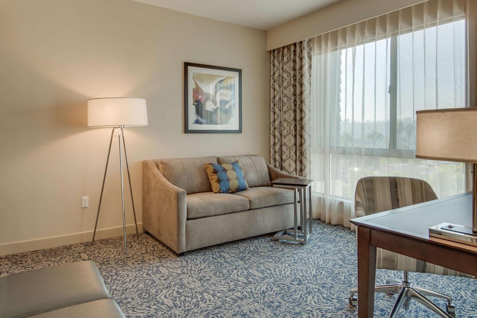 Hampton Inn & Suites Los Angeles - Glendale photo 61