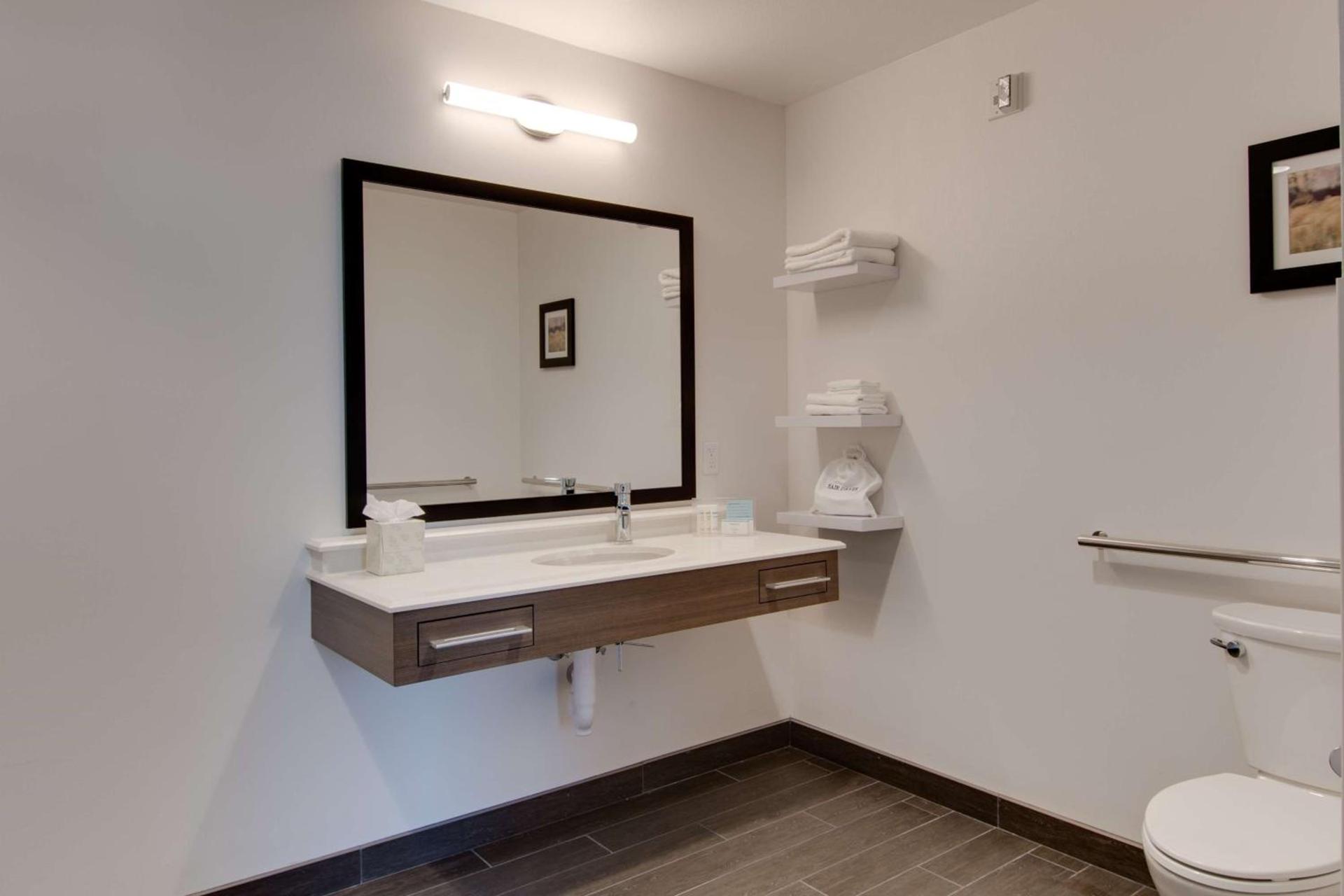Hampton Inn & Suites Los Angeles - Glendale photo 62