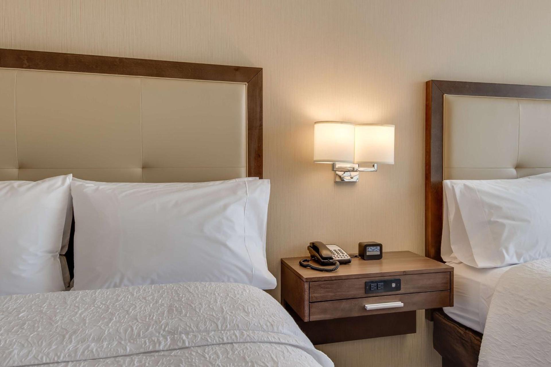 Hampton Inn & Suites Los Angeles - Glendale photo 63