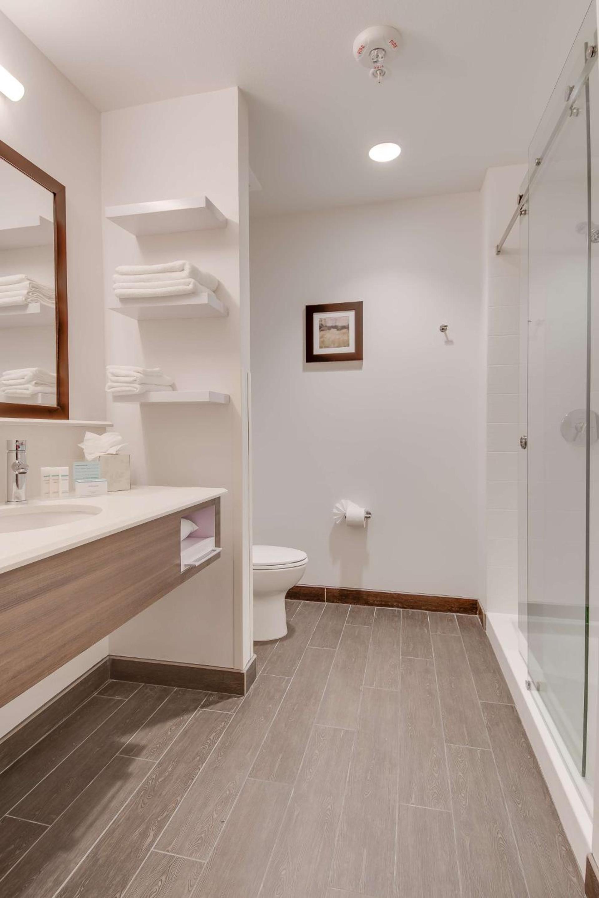Hampton Inn & Suites Los Angeles - Glendale photo 64
