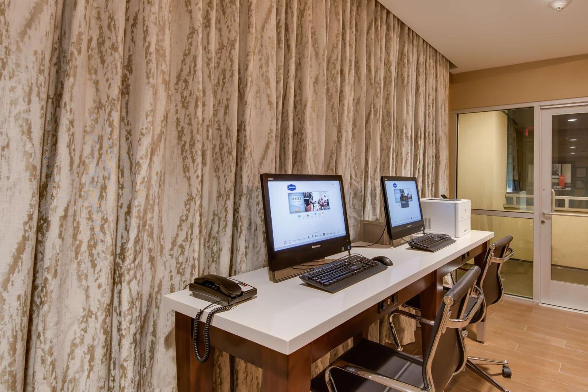 Hampton Inn & Suites Los Angeles - Glendale photo 67