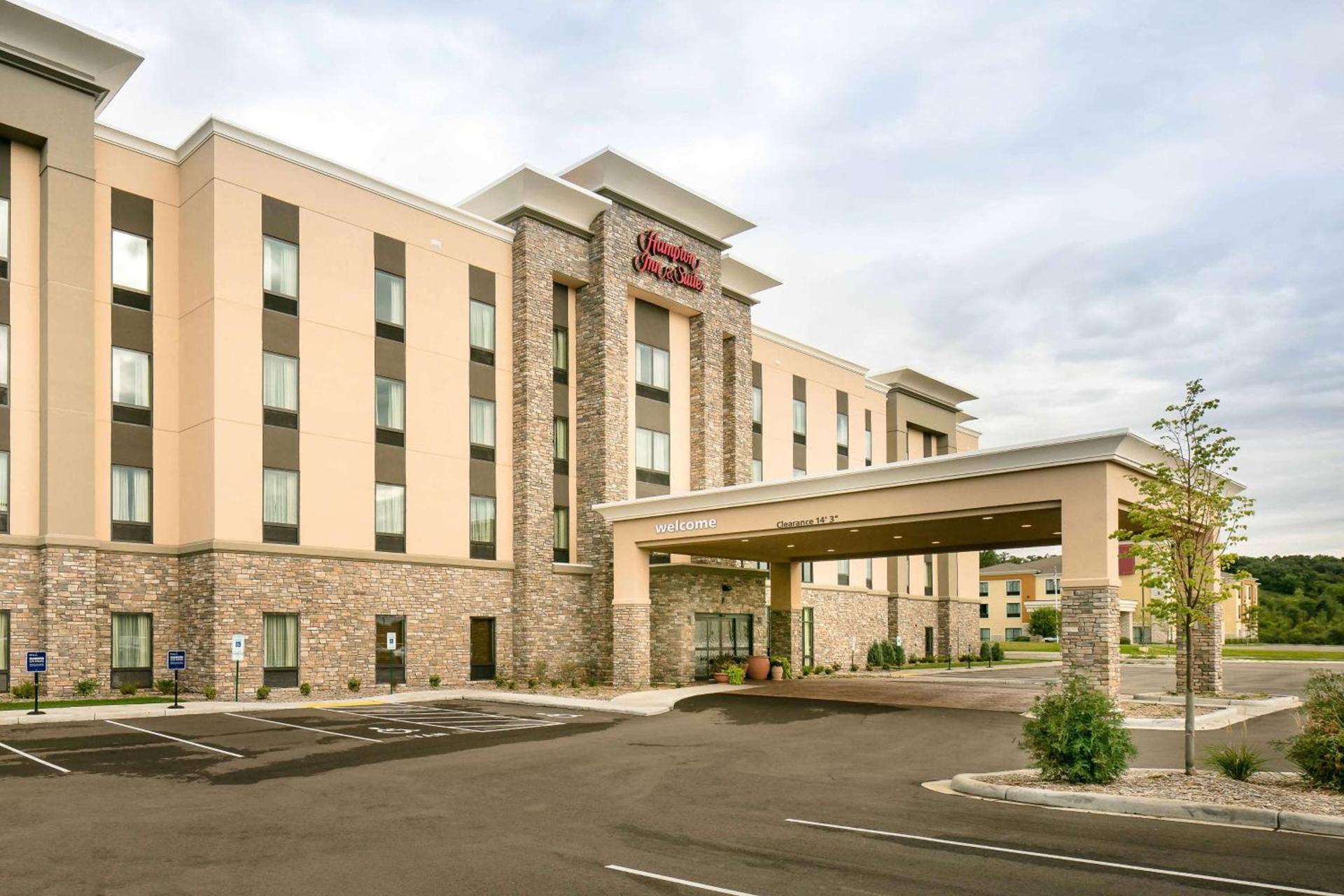 Hampton Inn & Suites-Hudson Wisconsin photo 2