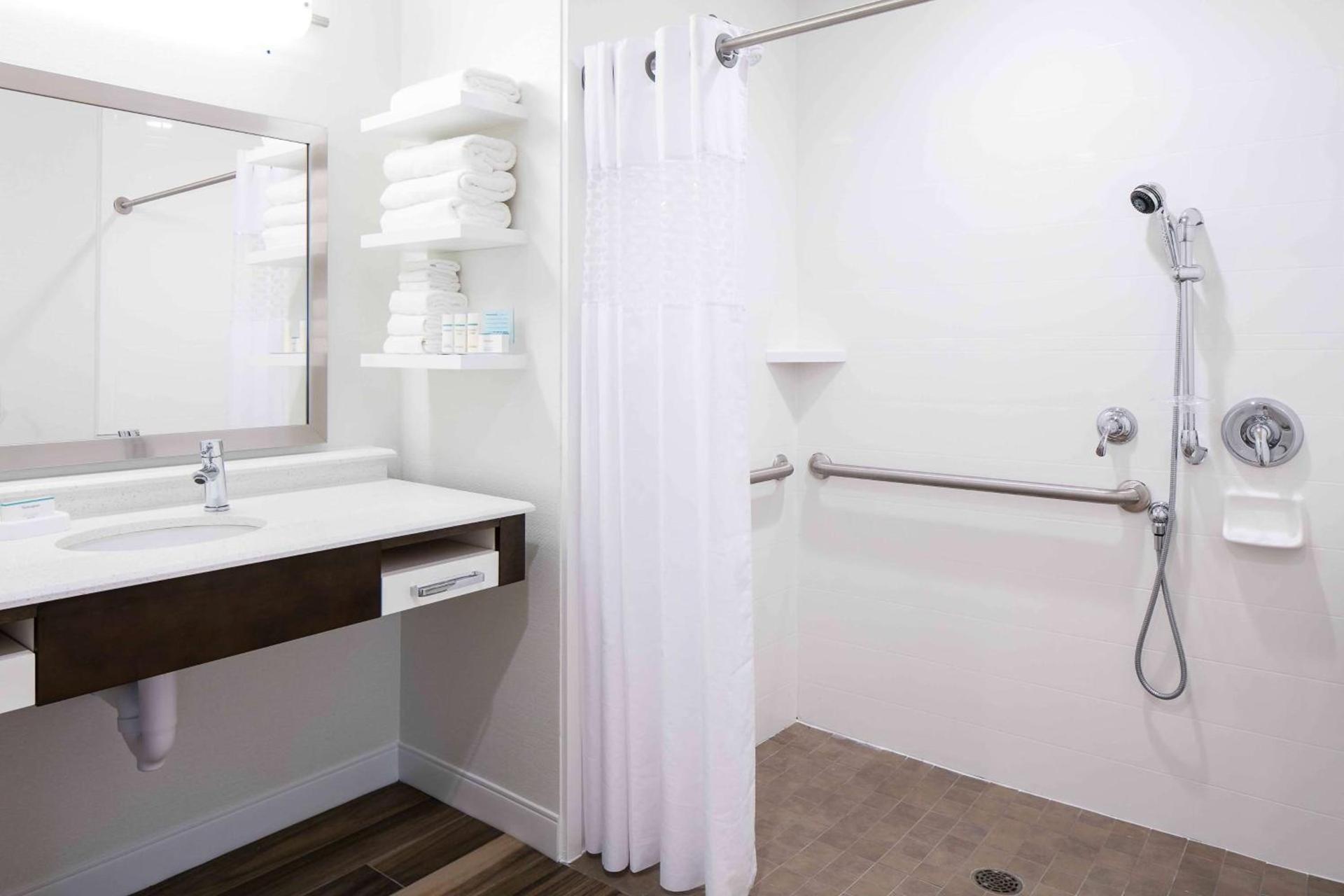 Hampton Inn & Suites-Hudson Wisconsin photo 22