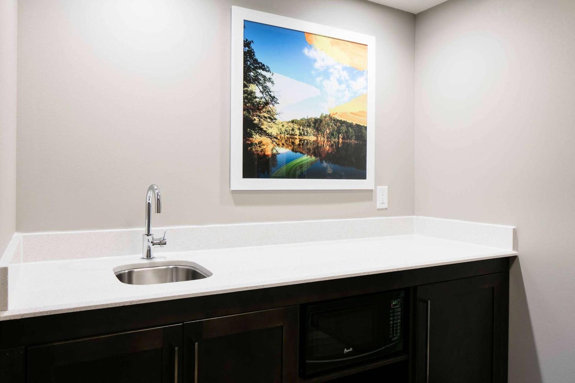 Hampton Inn & Suites-Hudson Wisconsin photo 37