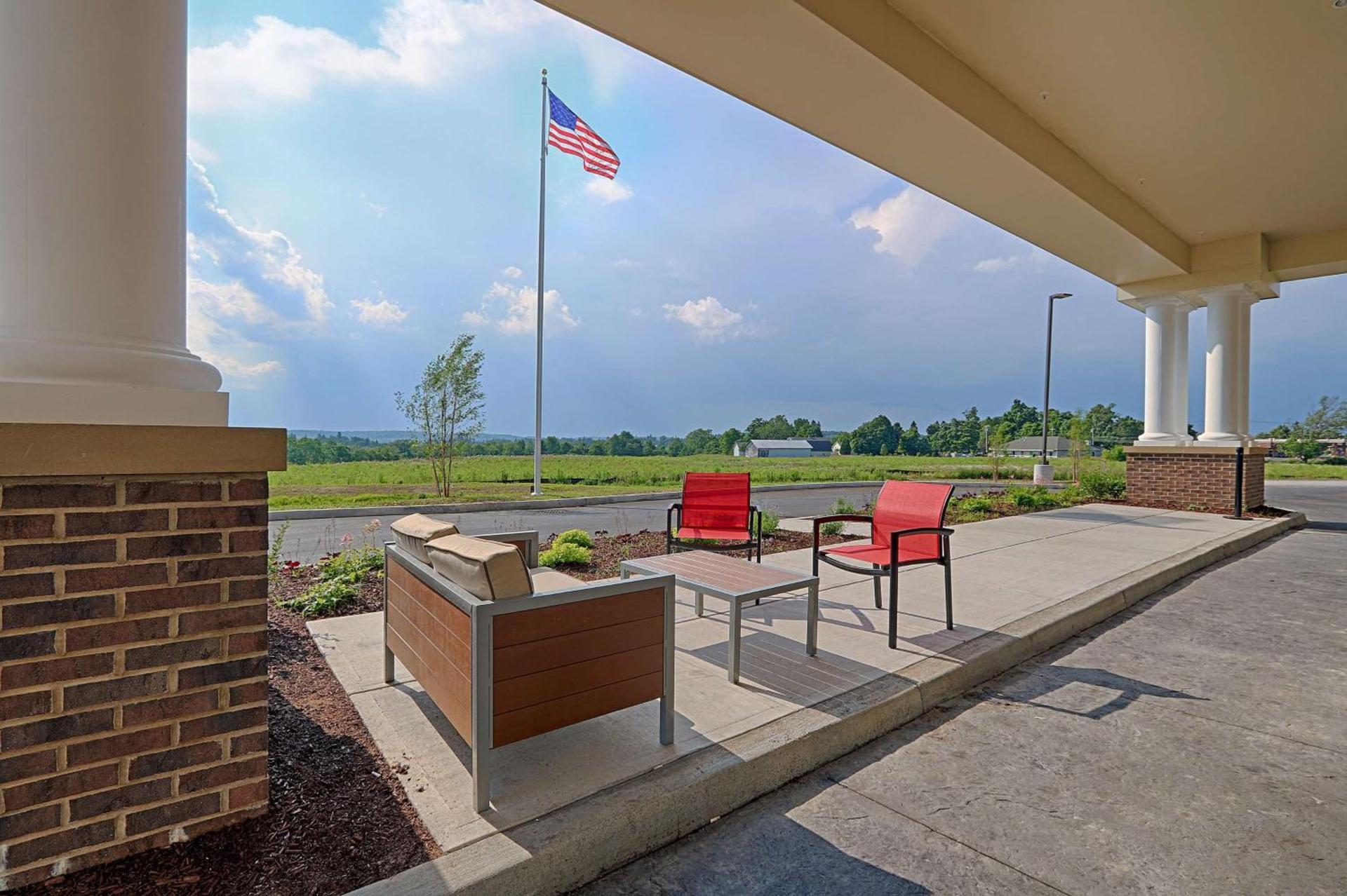 Hampton Inn & Suites Cazenovia, NY photo 3