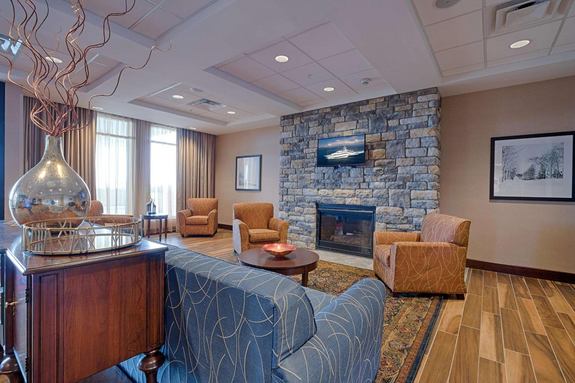 Hampton Inn & Suites Cazenovia, NY photo 2