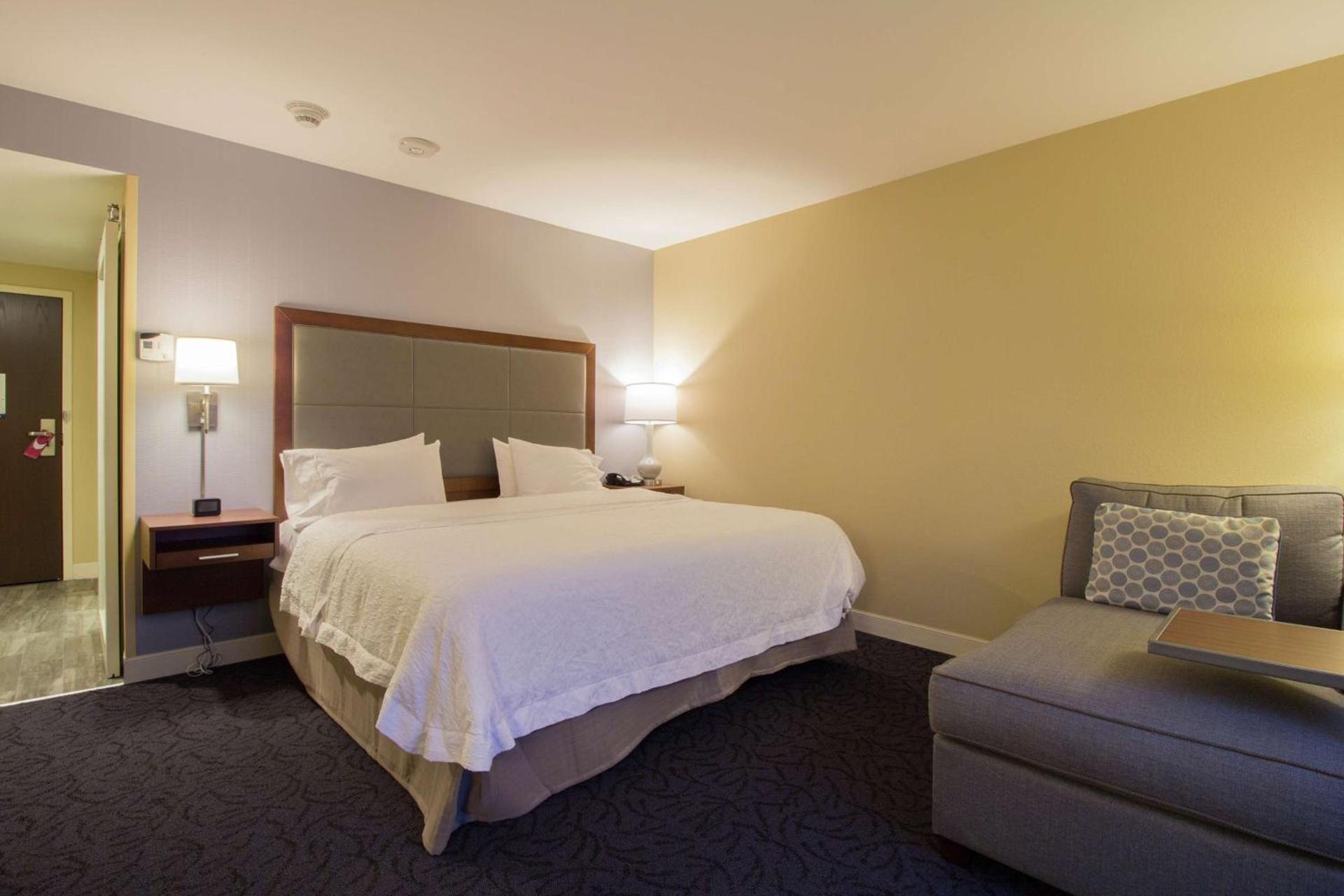 Hampton Inn & Suites Cazenovia, NY photo 17
