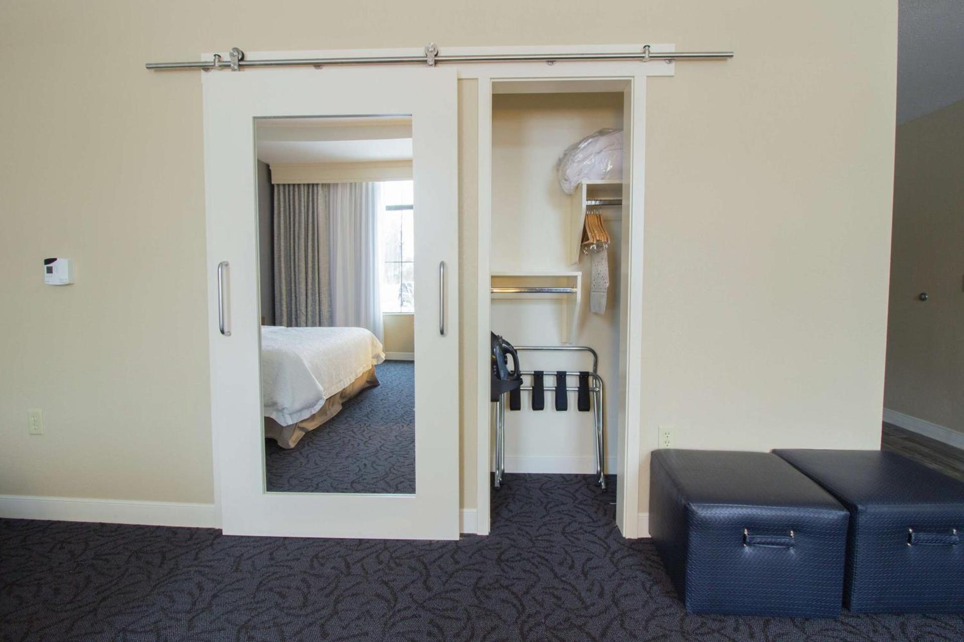 Hampton Inn & Suites Cazenovia, NY photo 20