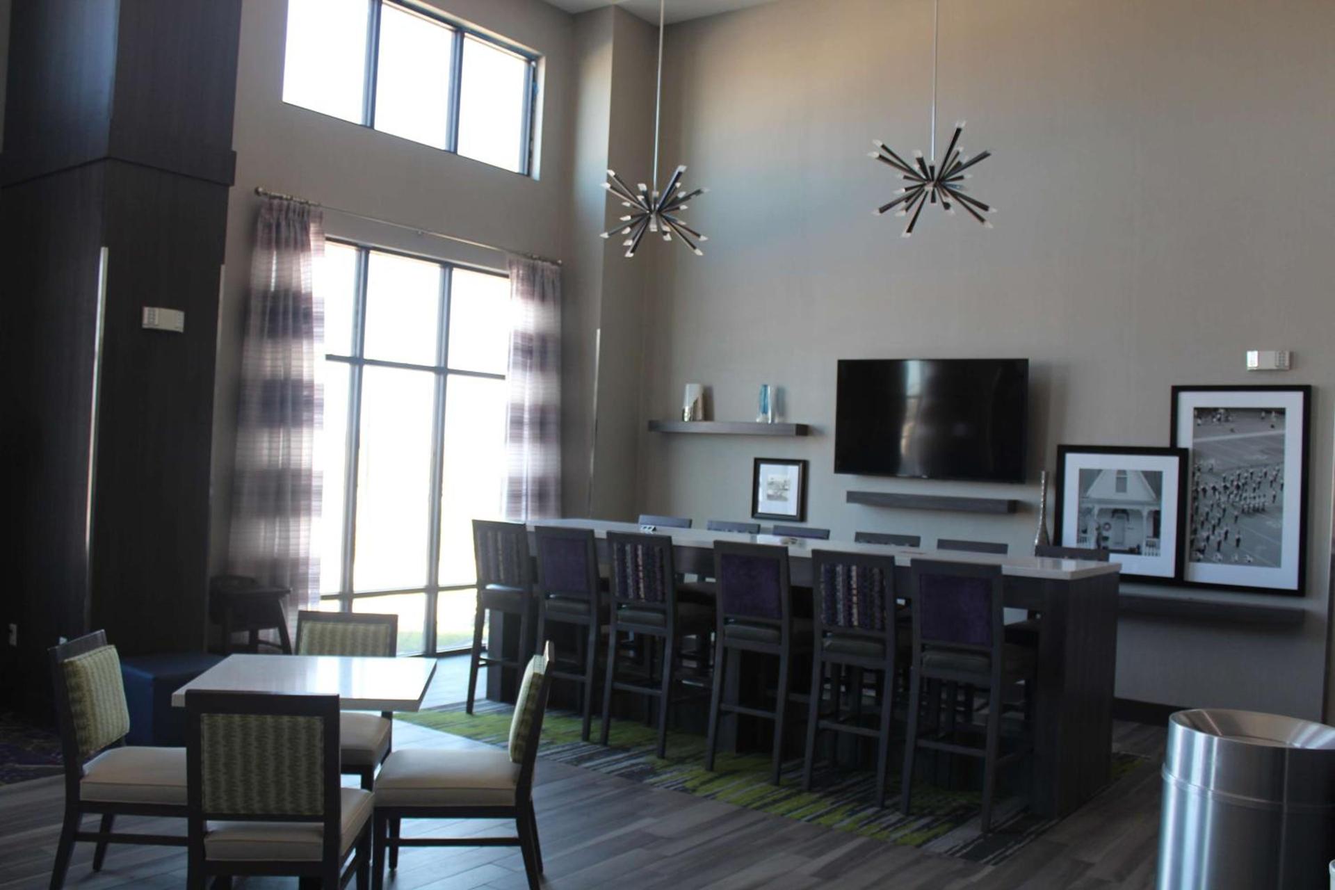 Hampton Inn & Suites Guthrie, OK photo 5