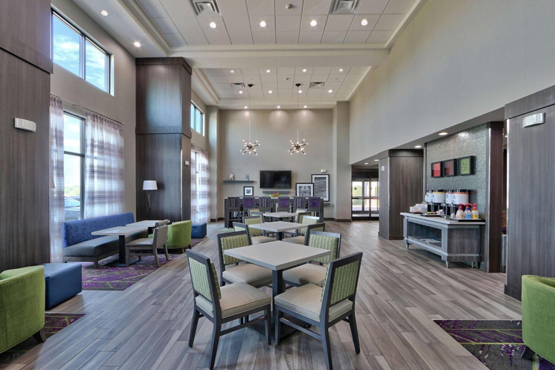 Hampton Inn & Suites Guthrie, OK photo 16